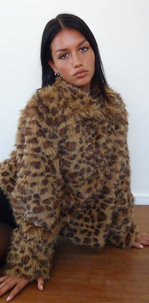 Imagen de Joji Crop Faux Fur Jacket in Brown Leopard