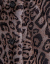 Leopardo gris cálido