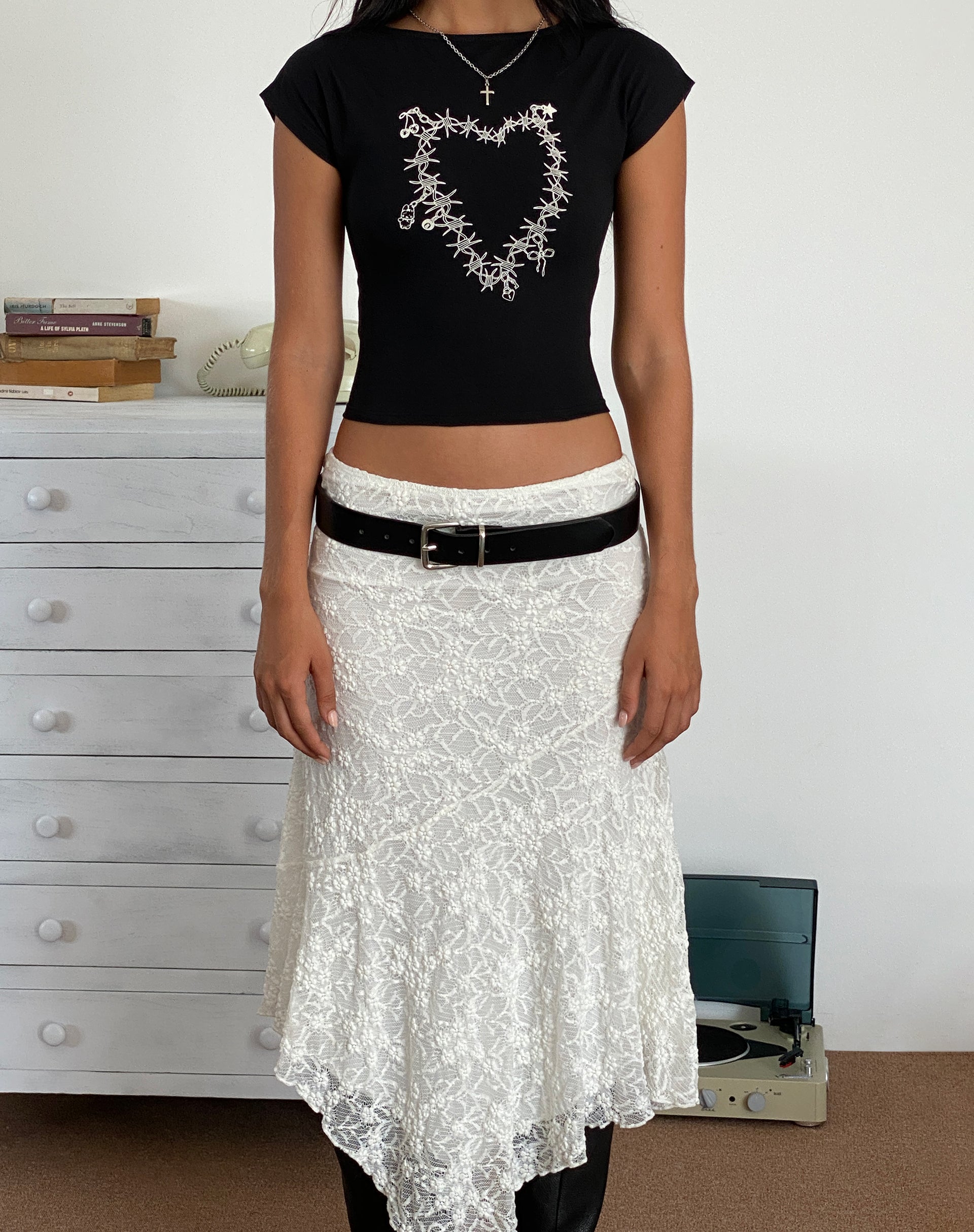 Imagen de Jonnet Tee in Black with Cutie Thorns Motif
