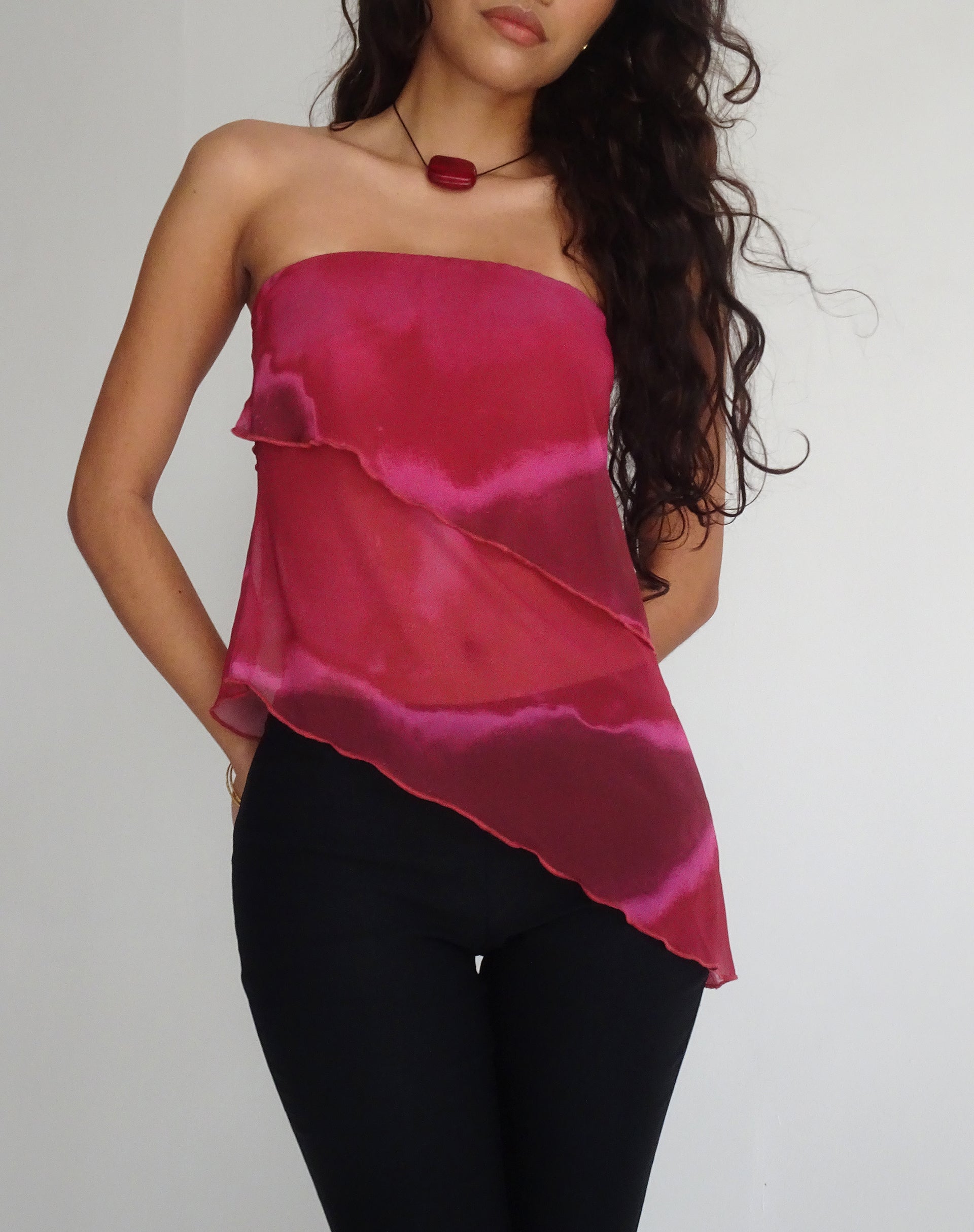 Imagen de Joyce Camiseta de tirantes cascada en color ciruela Acuarela