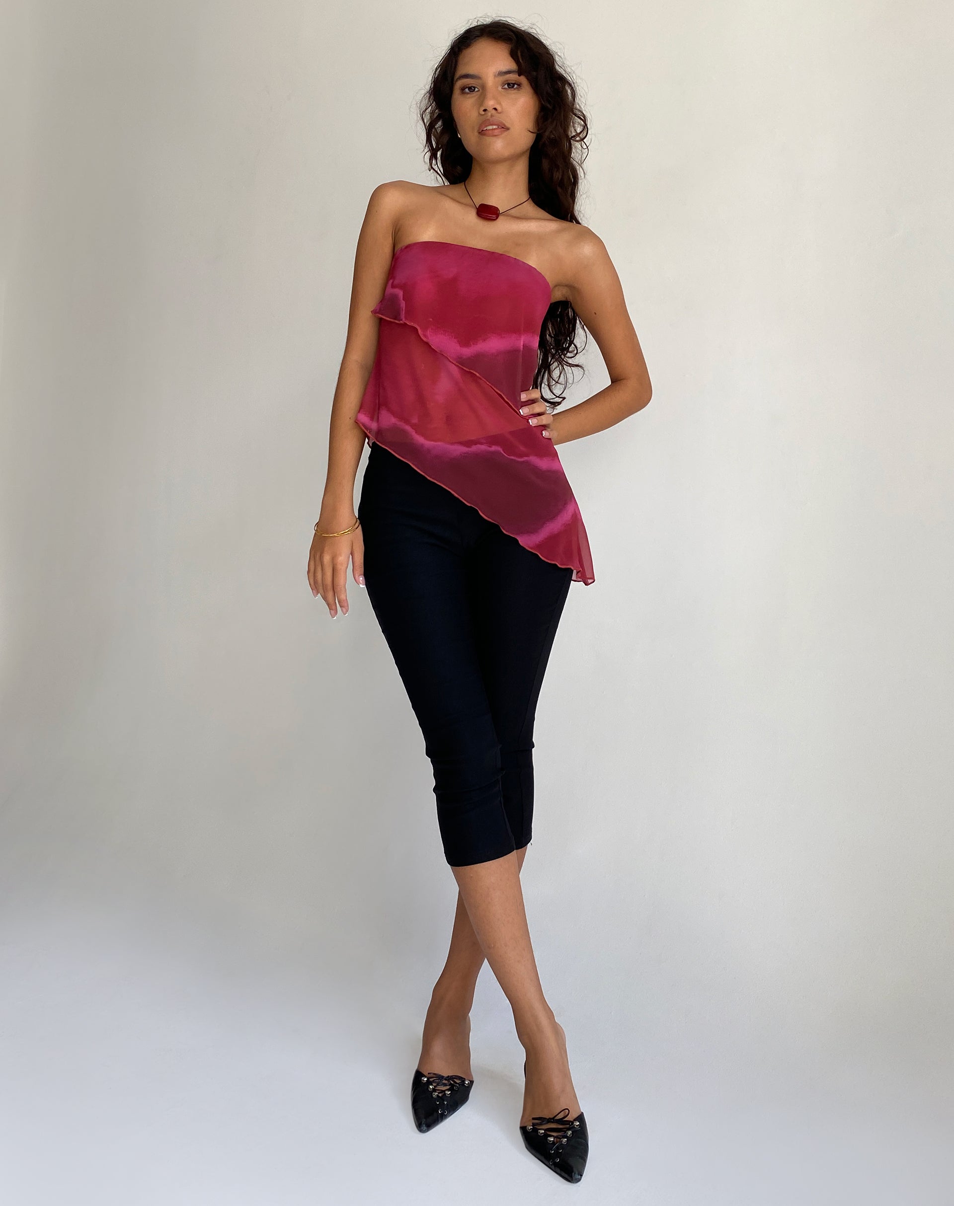 Imagen de Joyce Camiseta de tirantes cascada en color ciruela Acuarela