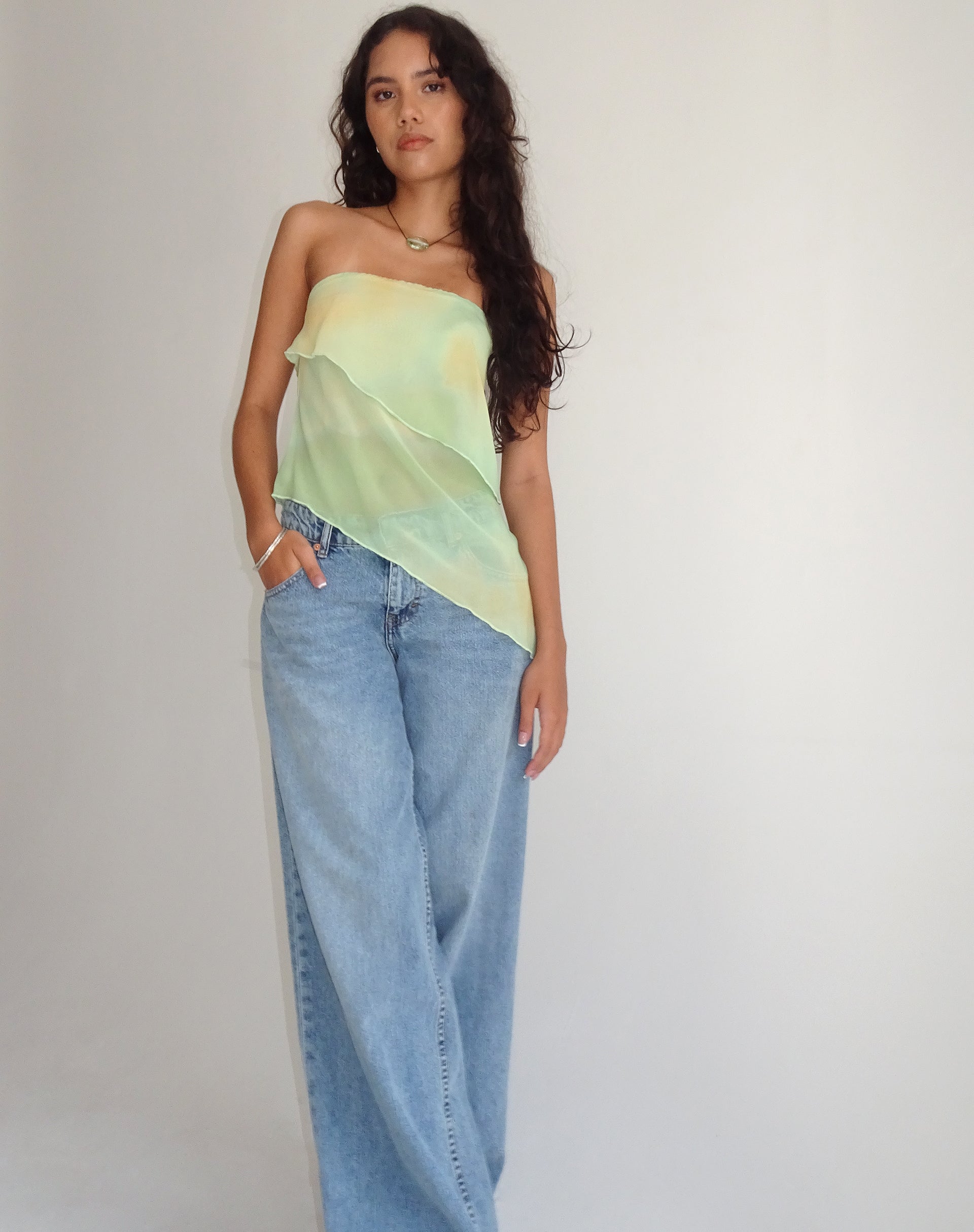 Imagen de Joyce Camiseta de tirantes cascada en amarillo Acuarela