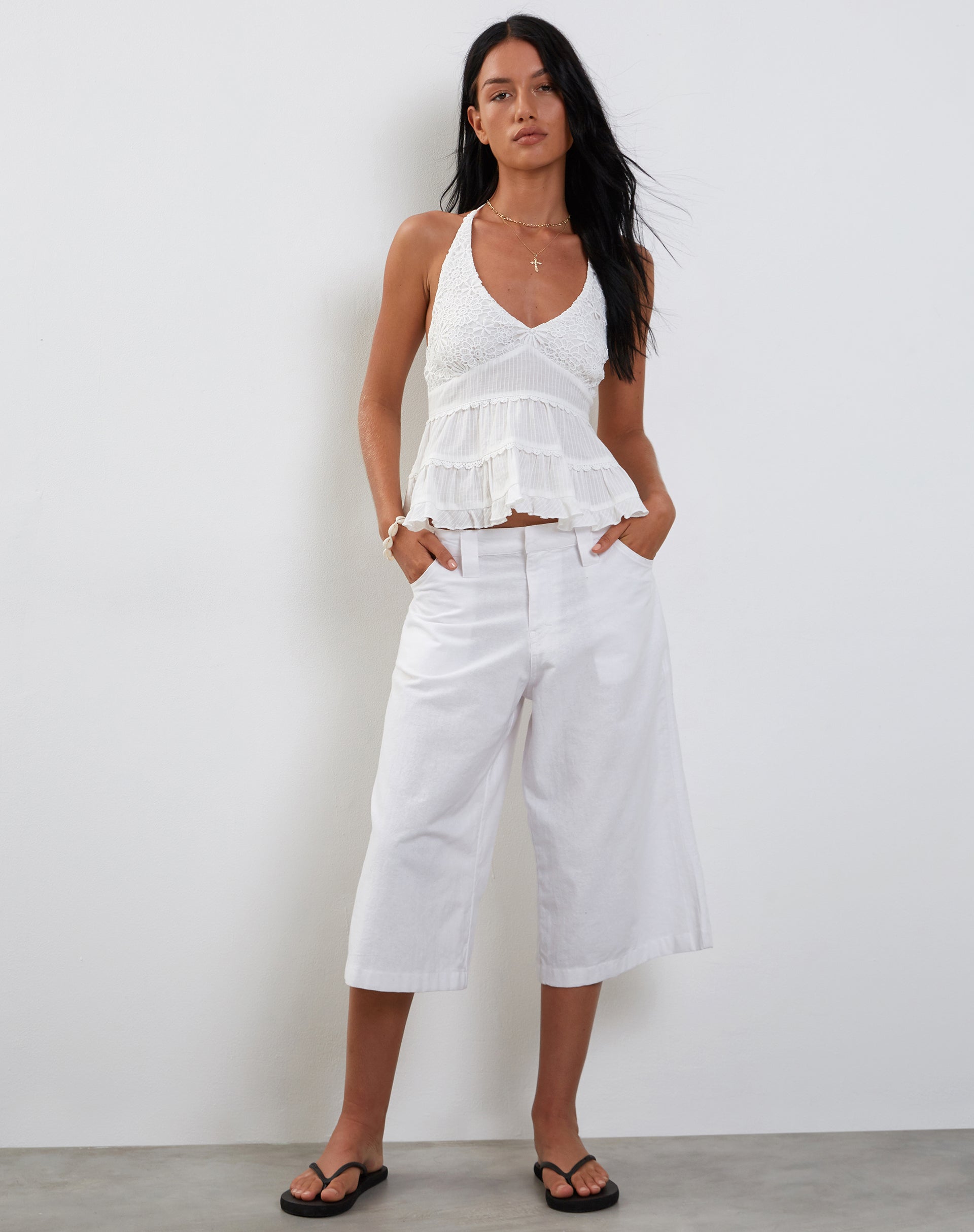 Imagen de Juanita Frill Halterneck Top in Crochet Blanco