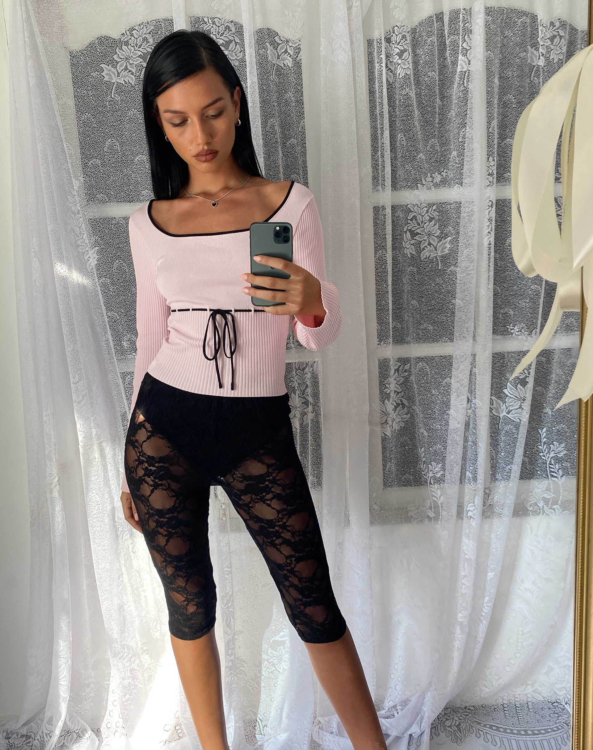 Imagen de Juhye Top de punto de manga larga en rosa rubor con ribete negro