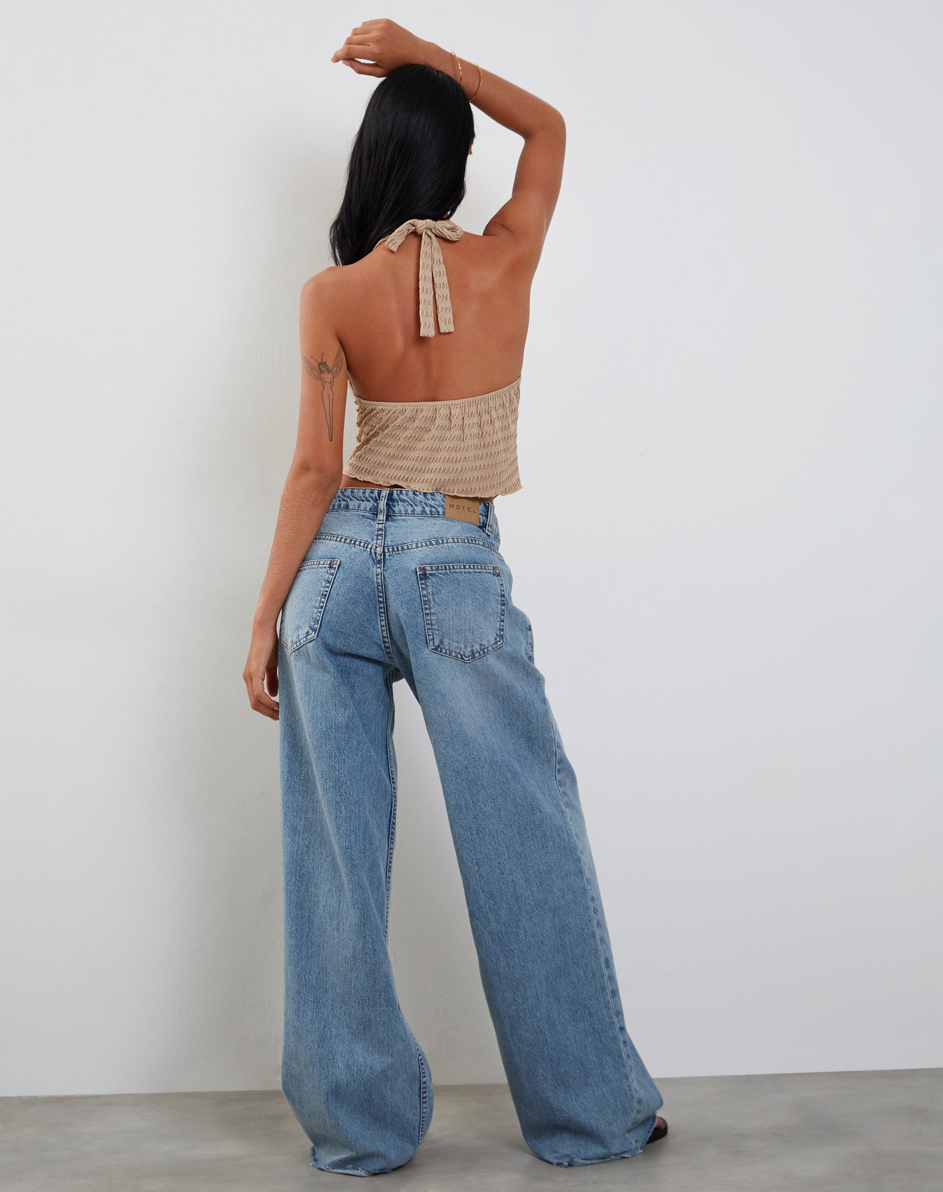 Imagen de Kacie Waffle Knit Halterneck Butterfly Top en Avena