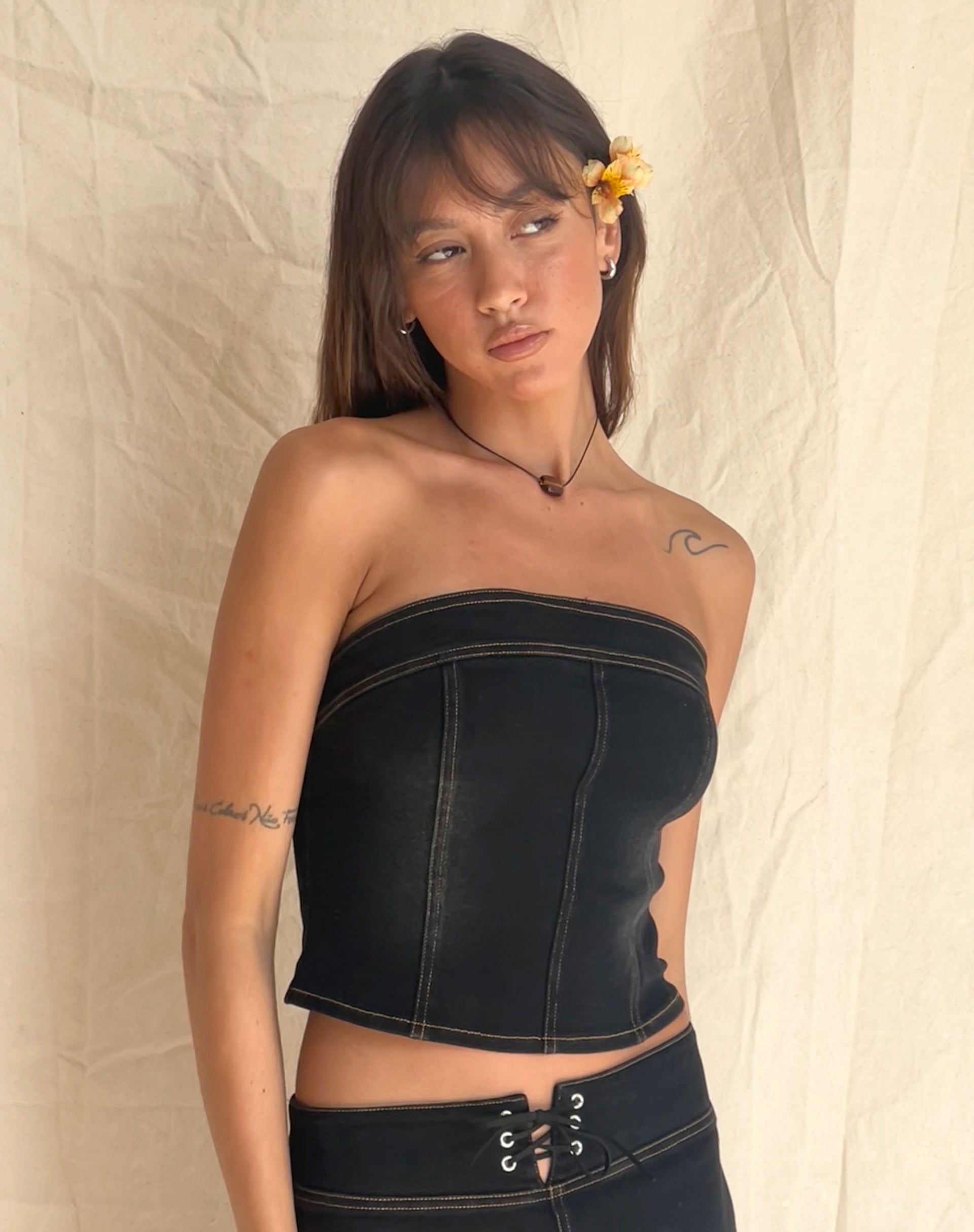 Imagen de Kaiha Denim Bandeau Corset Top en Black Wash