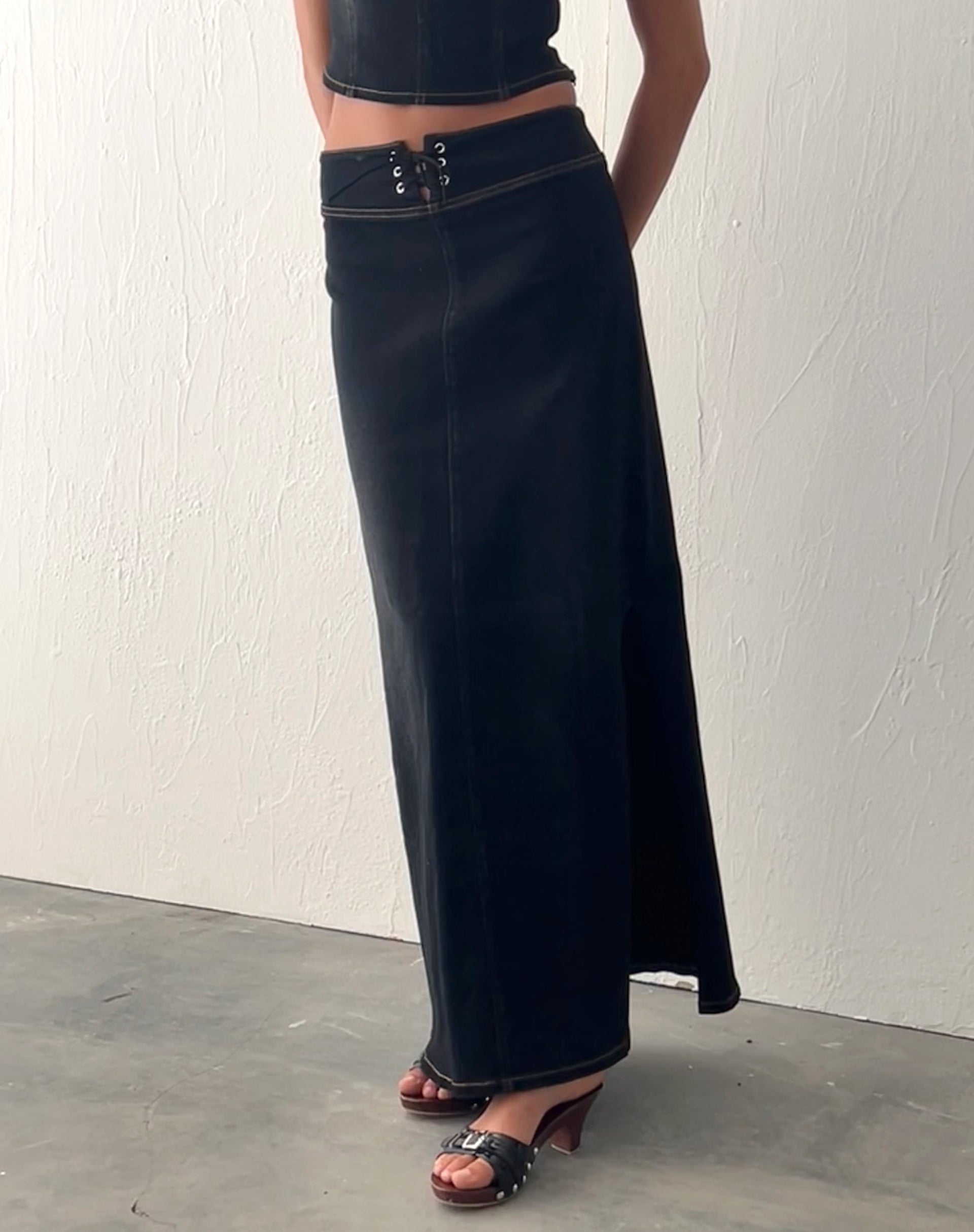 Imagen de Lafille Denim Maxi Skirt in Black Wash