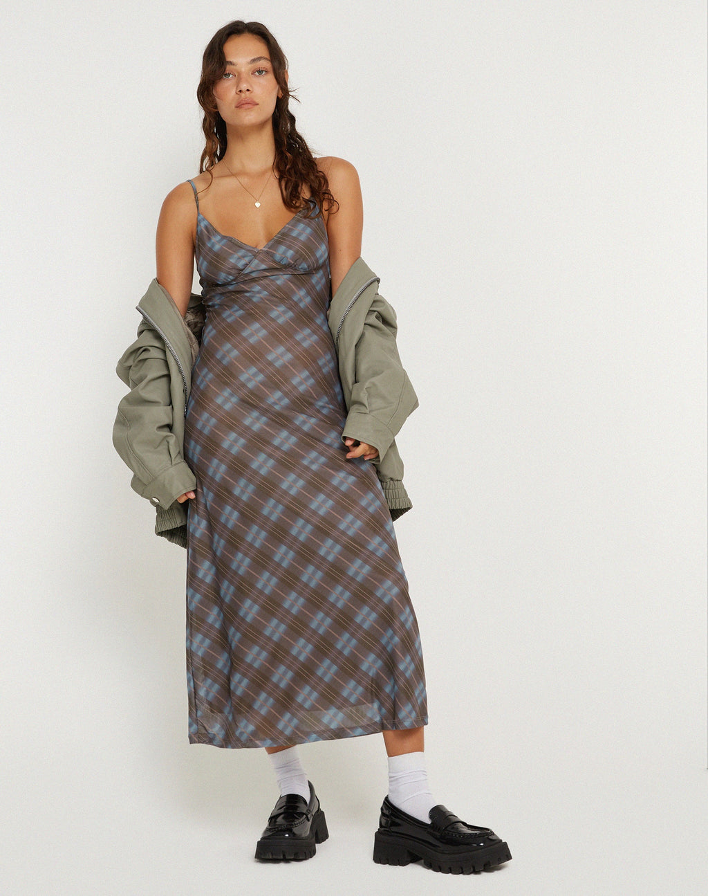 Kalana Vestido Midi en Verde Cuadros Oscuro Oliva