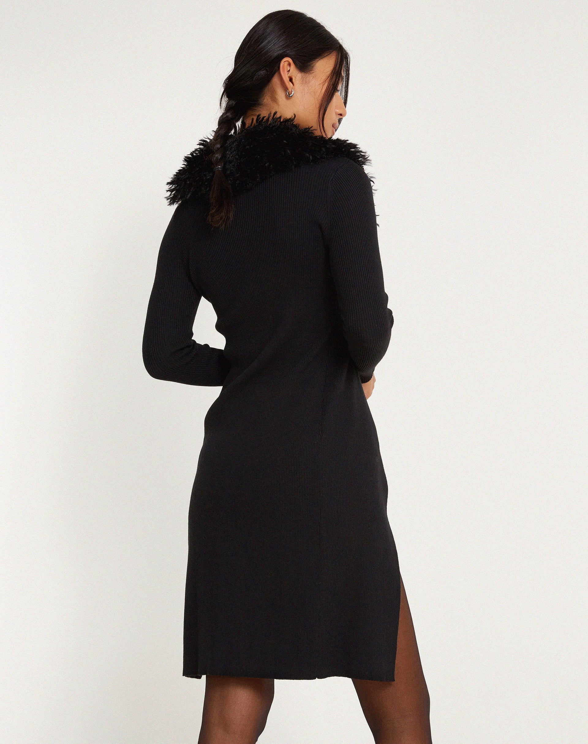 imagen de Kameo Longline Cardi en negro con piel afgana