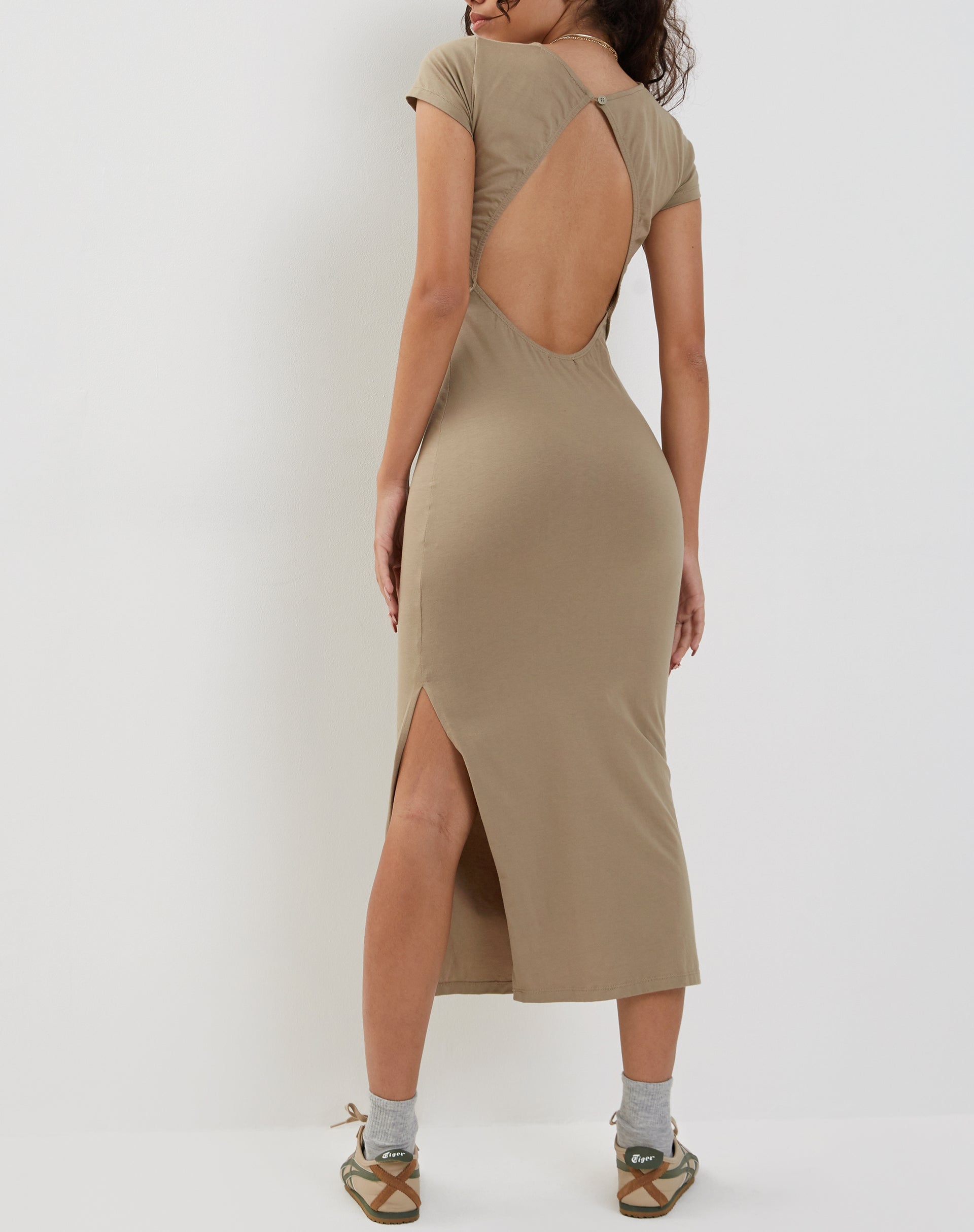 Imagen de Kasor Open Back Midi Dress in London Fog