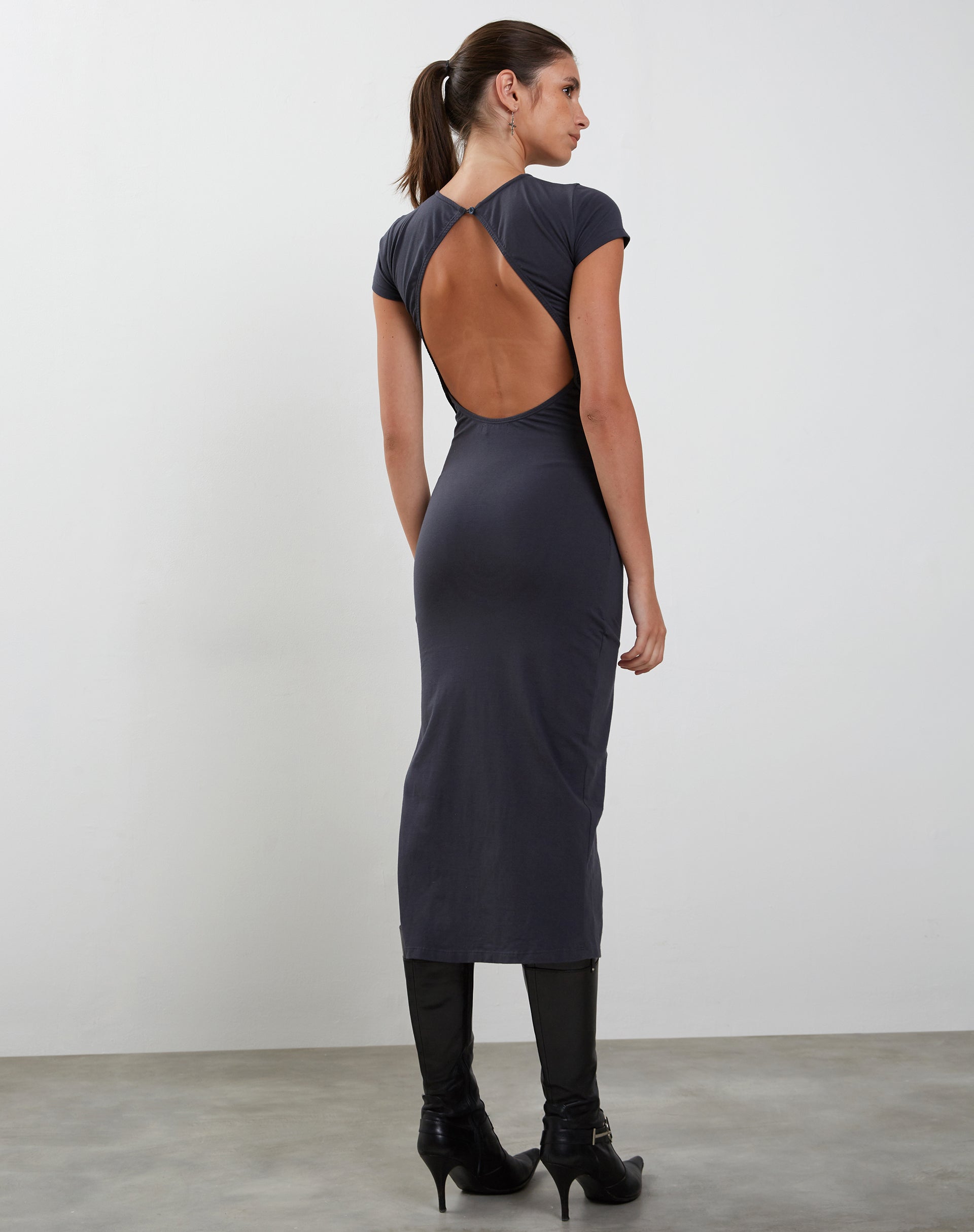 Imagen de Kasor Open Back Midi Dress in Ocean Storm