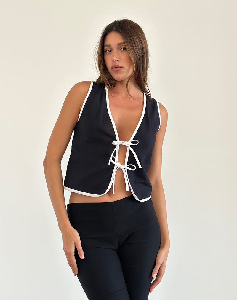 Top Kayna en negro con ribete blanco