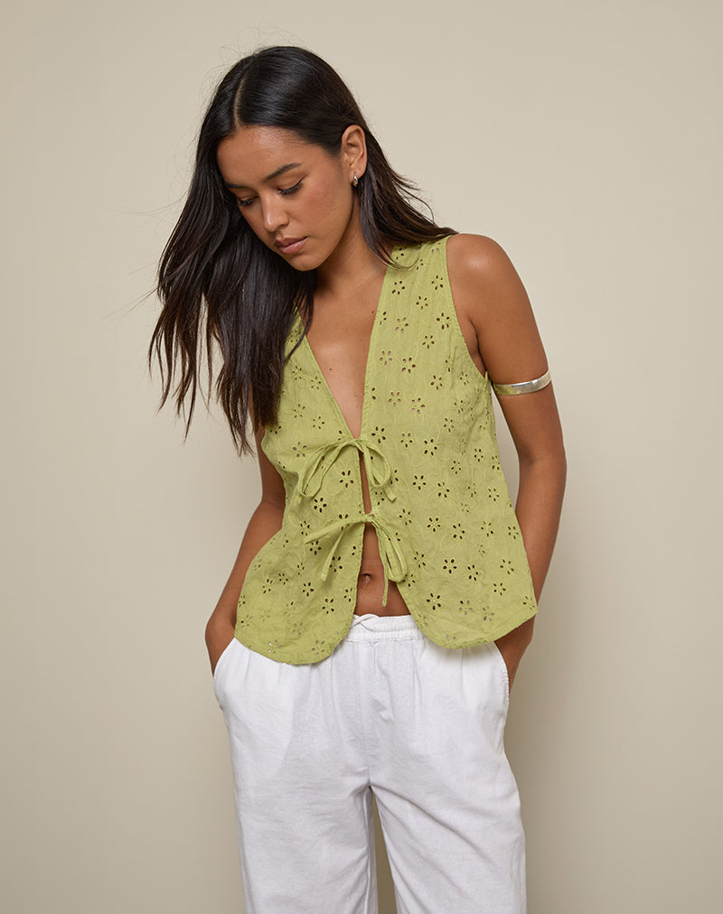 Imagen de Kayve Tie-Front Top in Little Daisy Broderie Lime