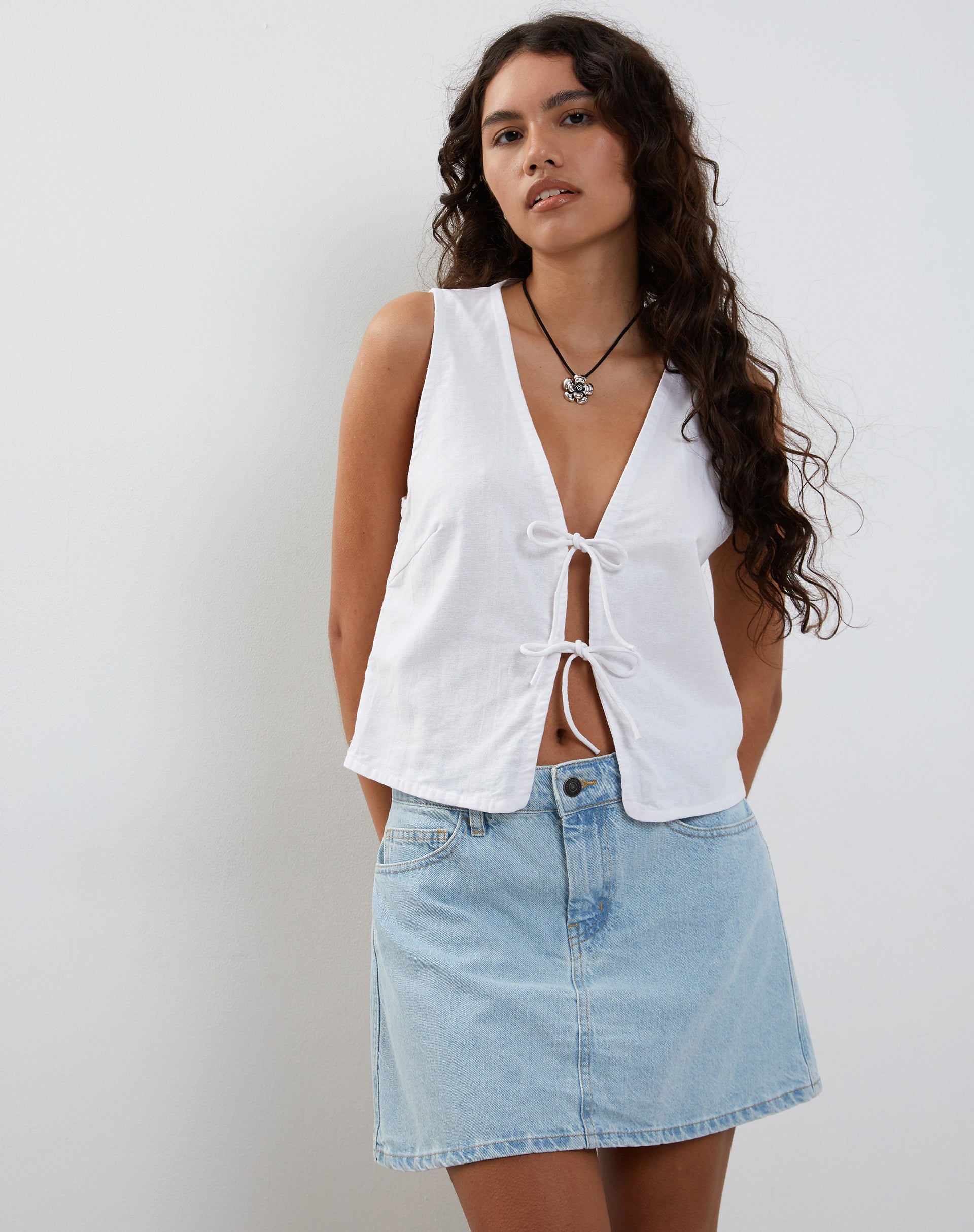 Imagen de Kayve Tie Front Top in White