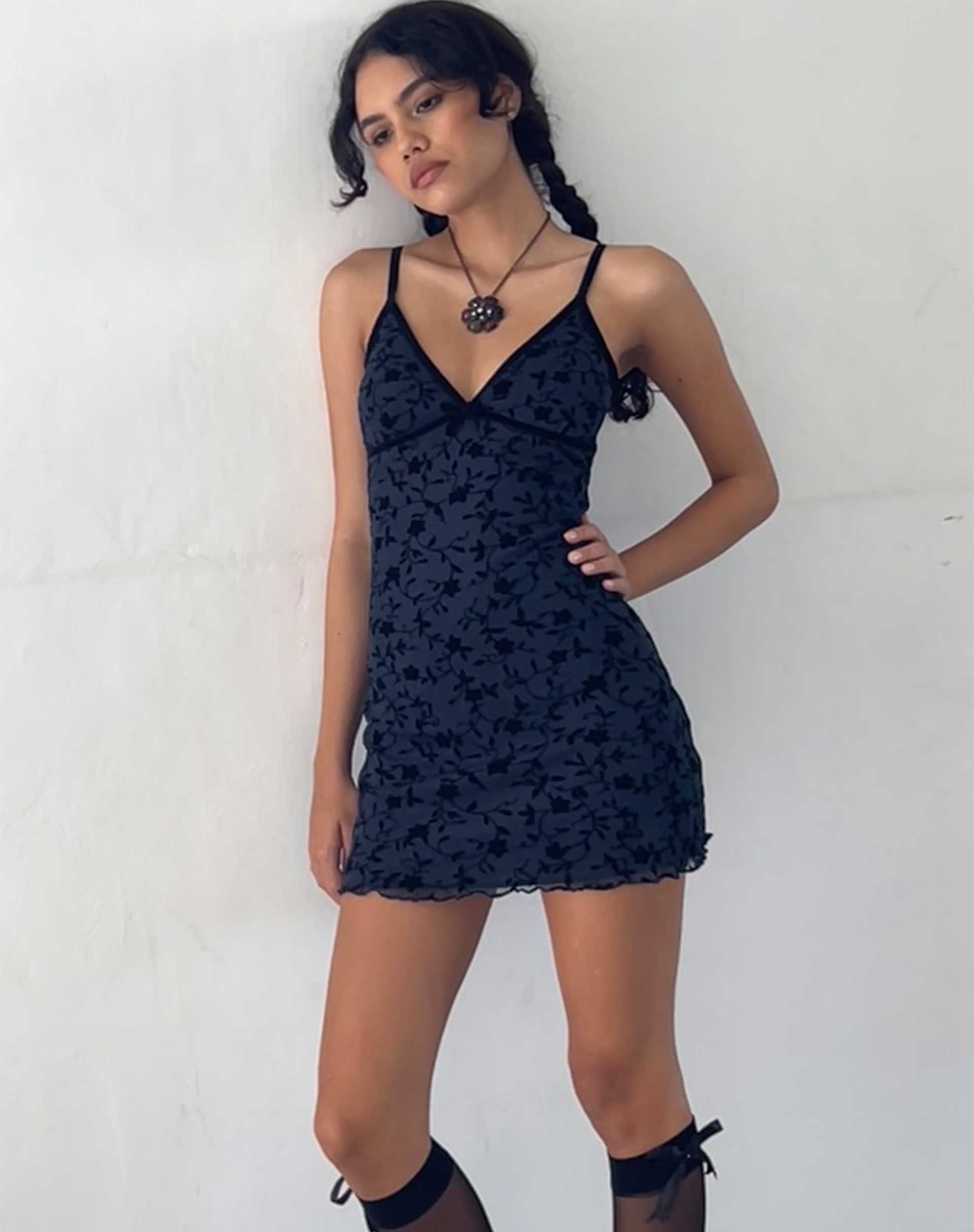 Imagen de Mevila Mini Dress in Pretty Petal Flock Negro