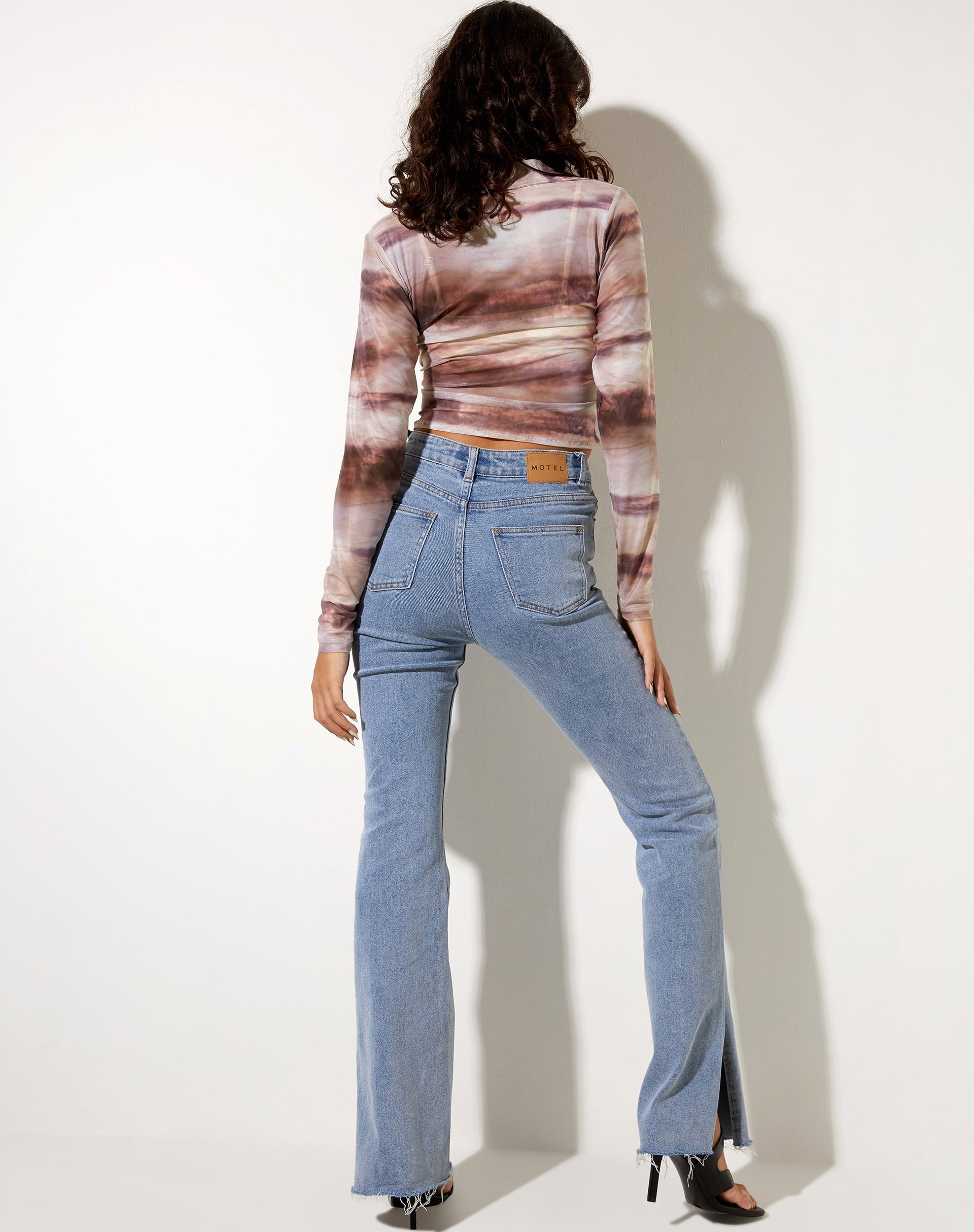 Imagen de la camisa Kelly en malla animal abstracta