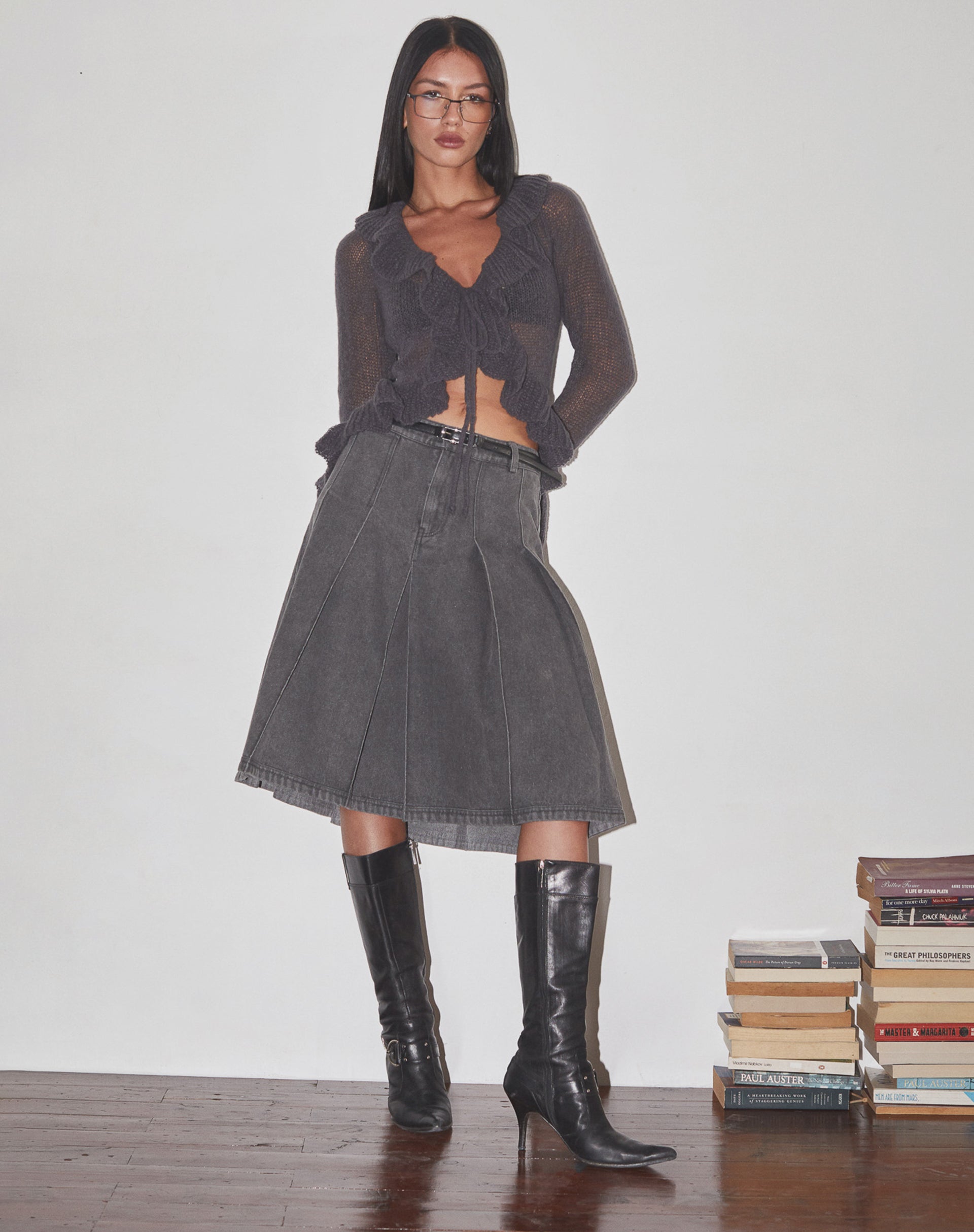 Imagen de Kendra Ruffle Cardigan en punto carbón oscuro