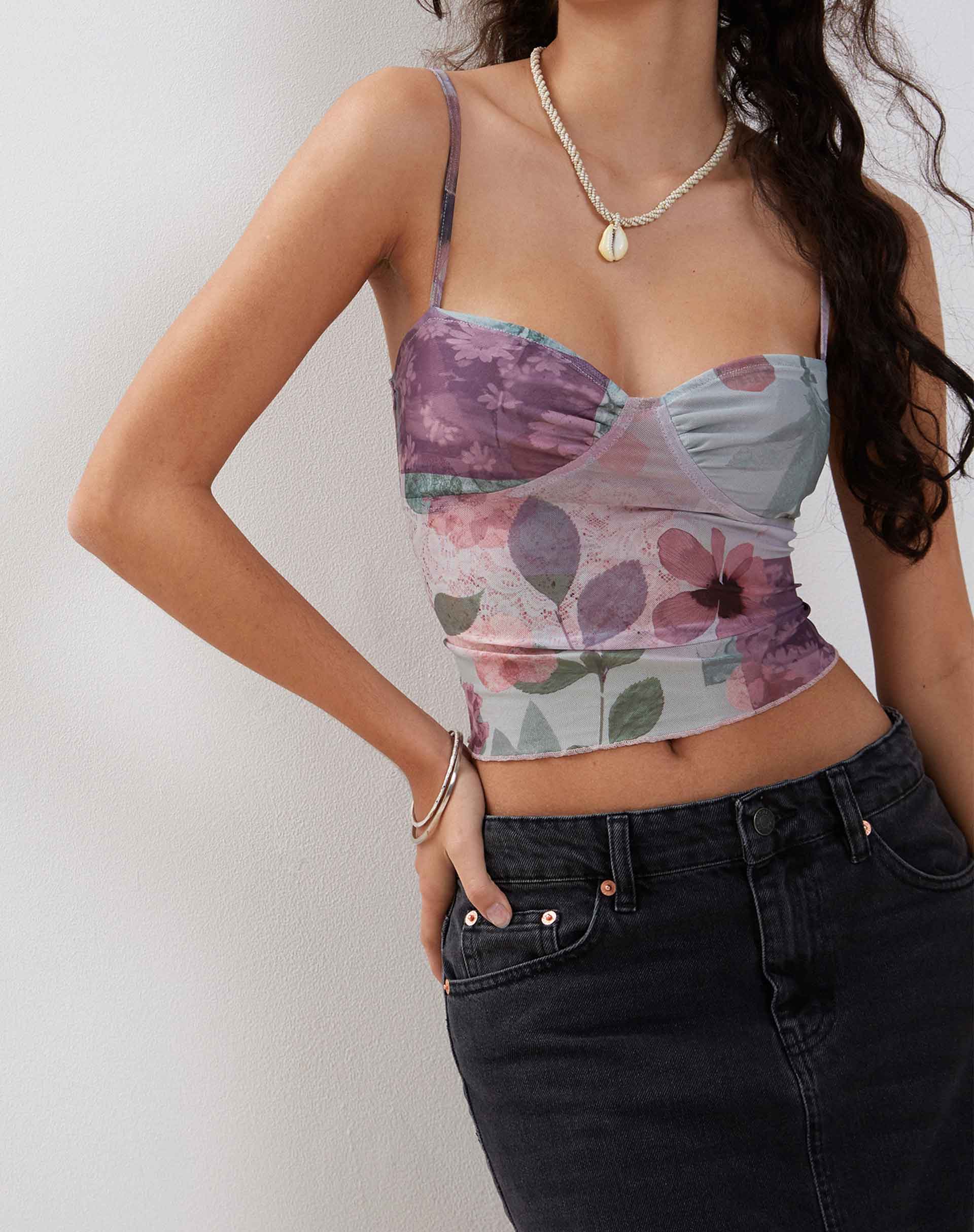 Imagen de Kikan Cropped Mesh Cami in Abstract Scrapbook