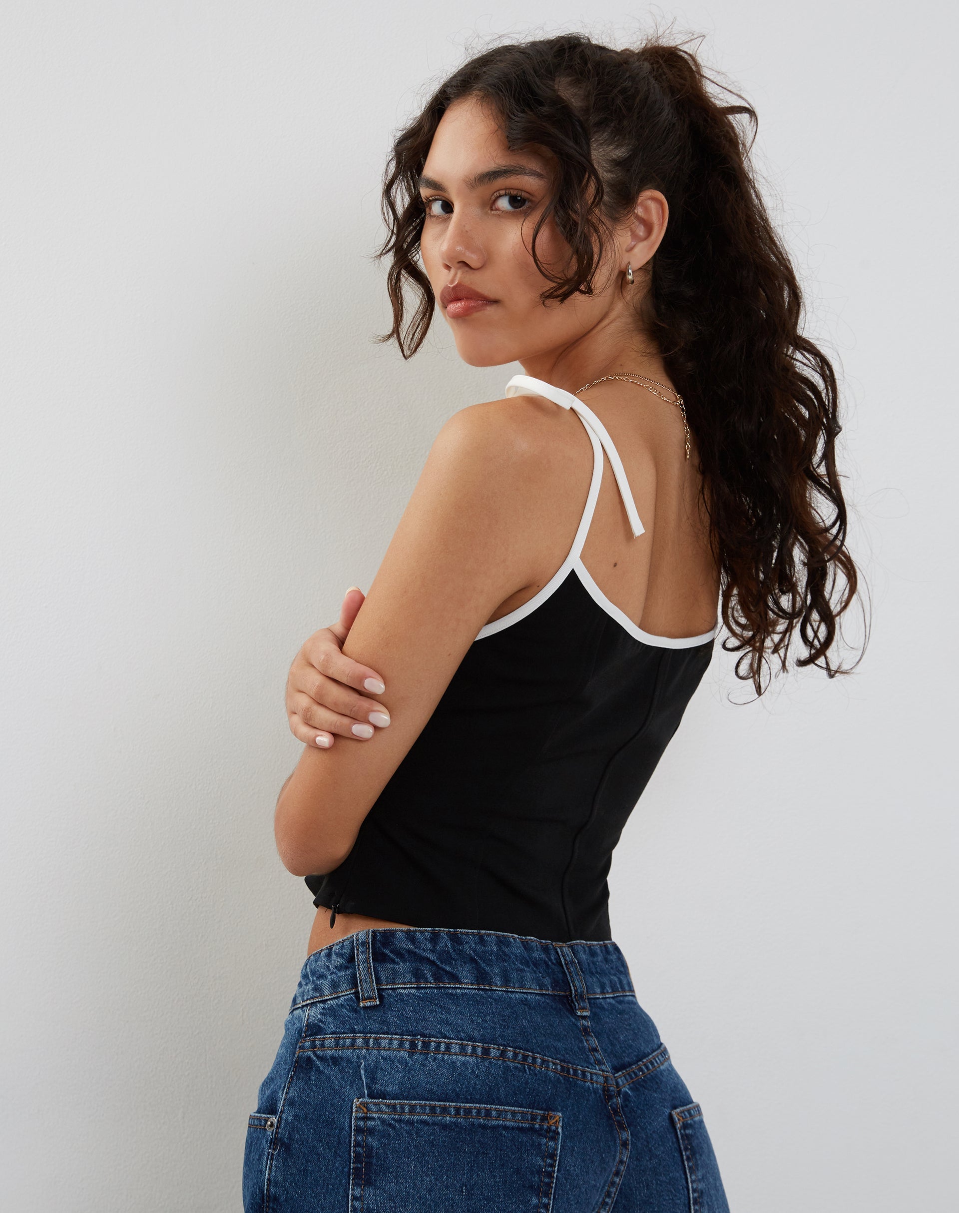 Imagen de Kiona Corset Top Negro con Ribete Blanco