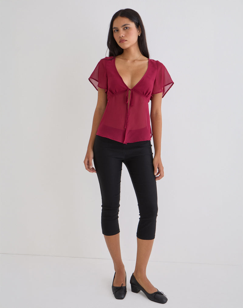 Imagen de la blusa Kota Chiffon en color burdeos.