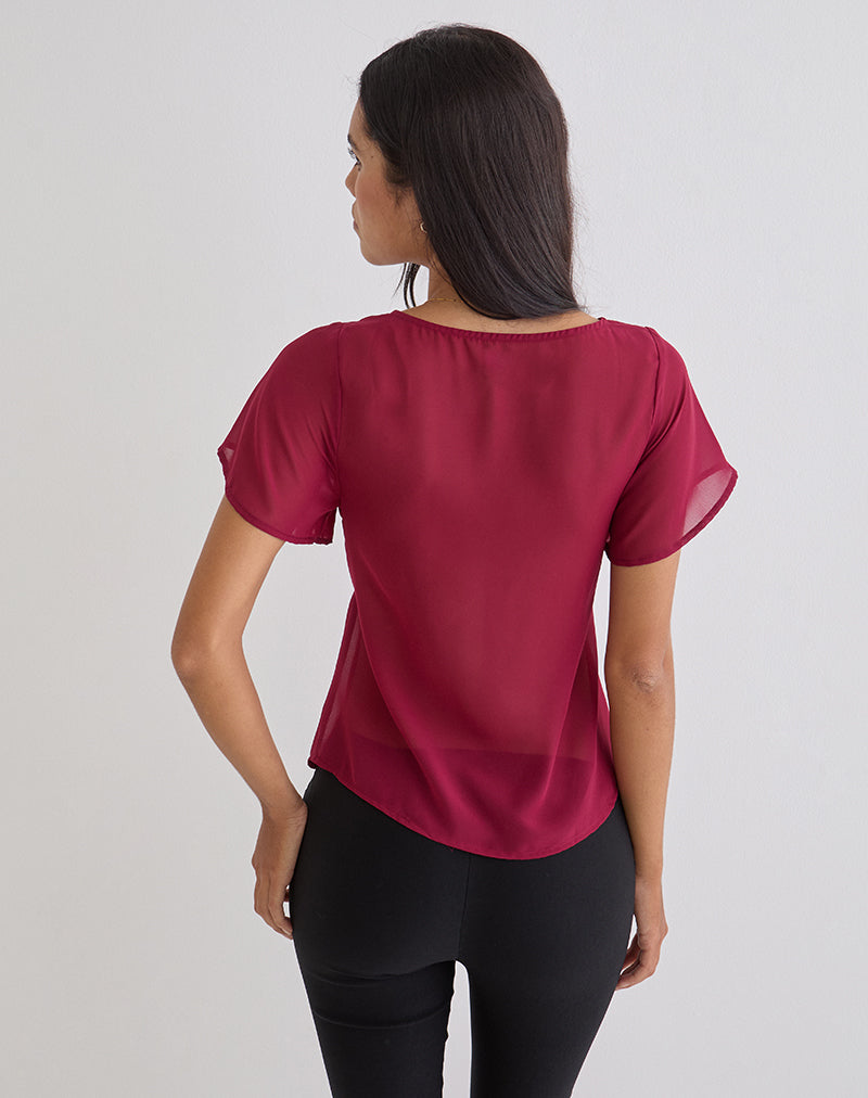 Imagen de la blusa Kota Chiffon en color burdeos.