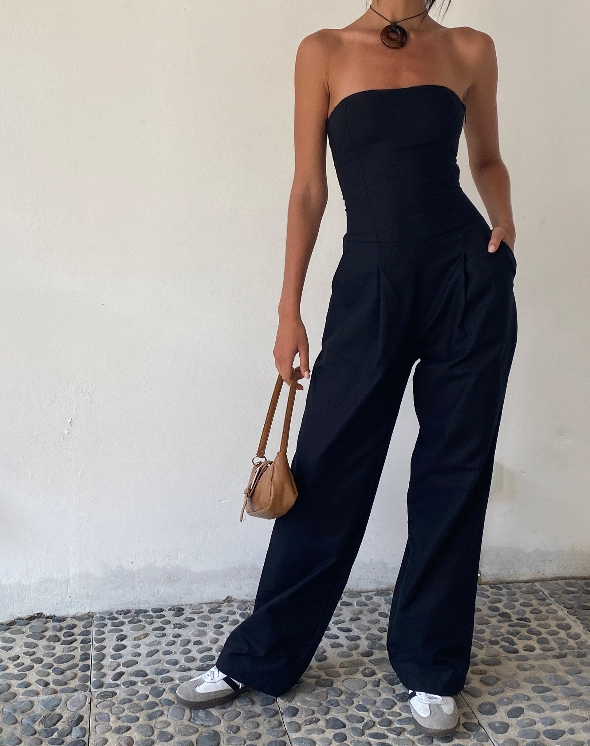 imagen de MOTEL X JACQUIE Kyaria Bandeau Jumpsuit en Negro