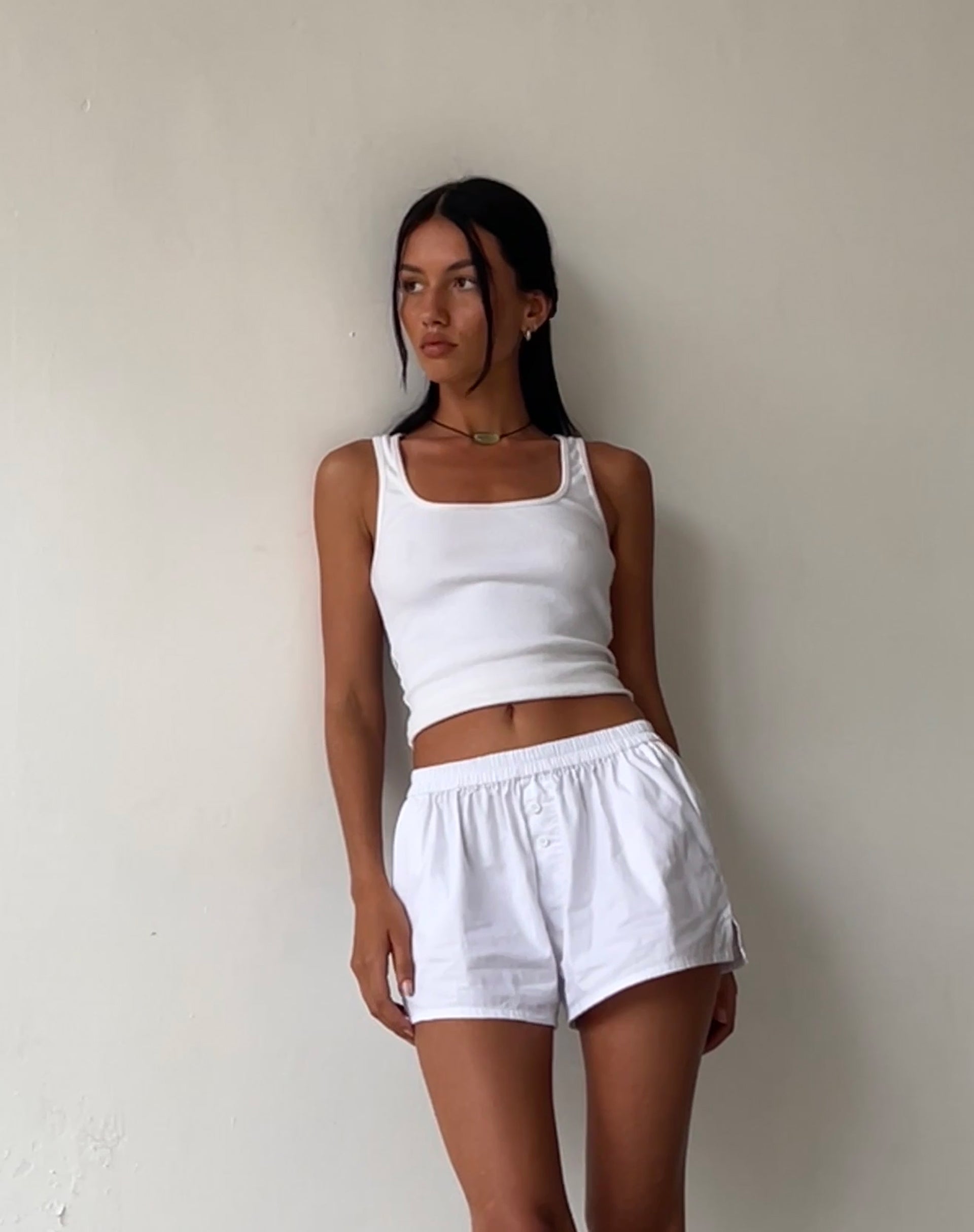 imagen de MOTEL X JACQUIE Laboxe Brief Shorts en blanco con lazo bordado