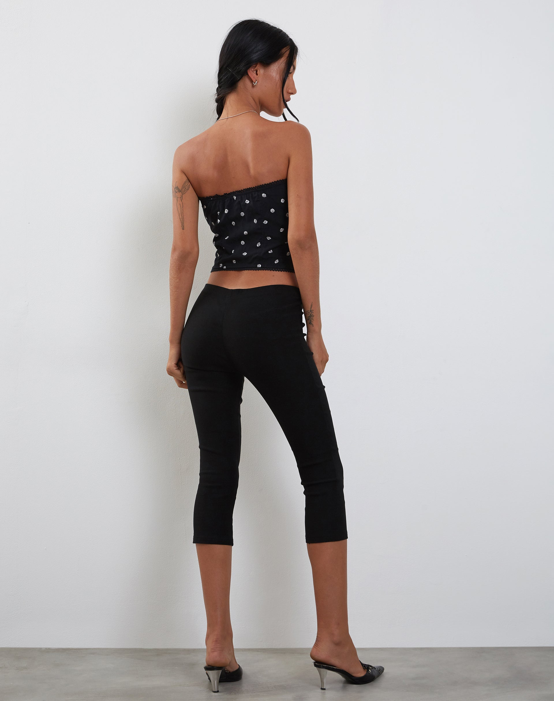 Imagen de Lacey Corset Top con Botones Delanteros en Ditsy Rose Negro