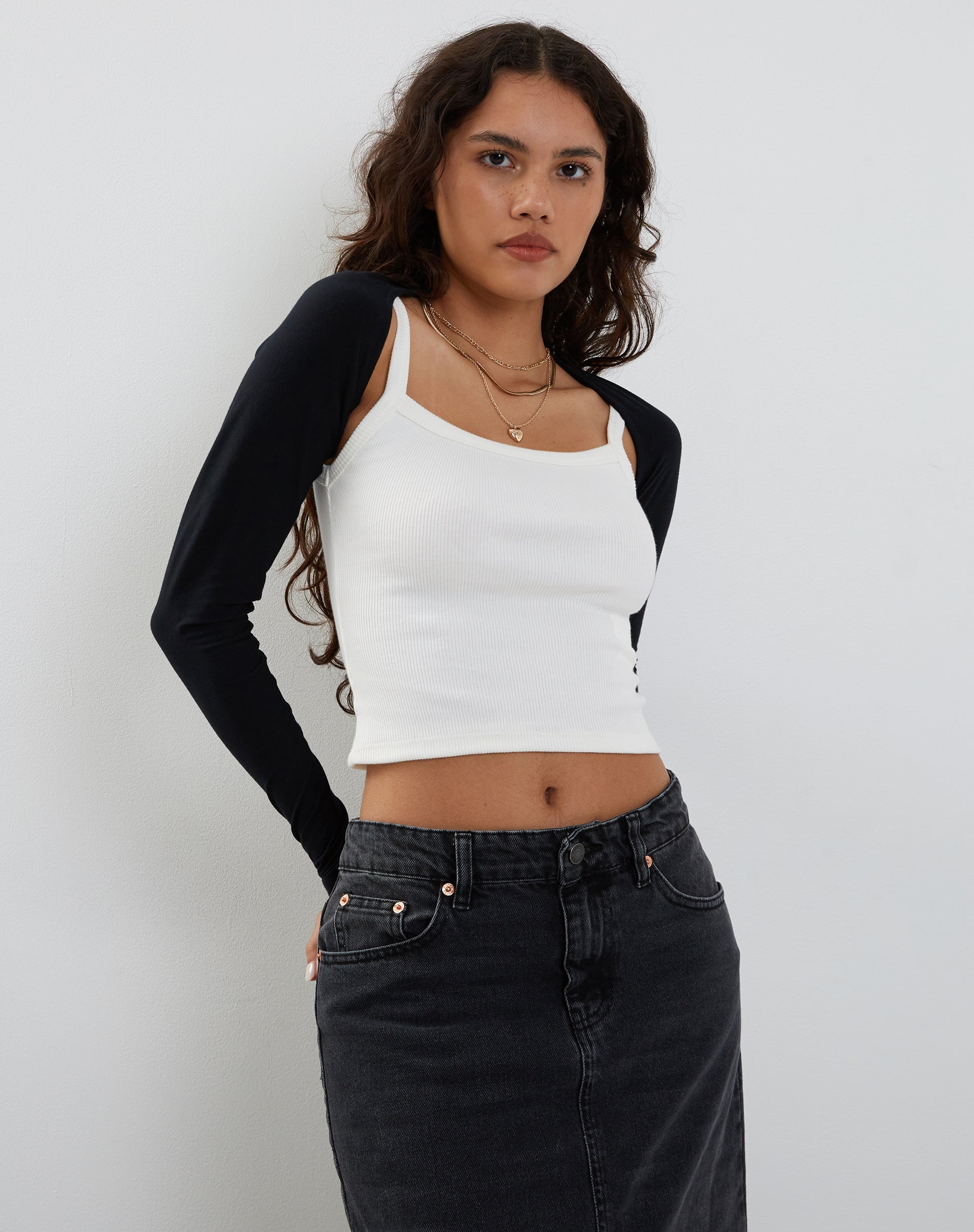 Imagen de Ladri Shrug Top en licra negra