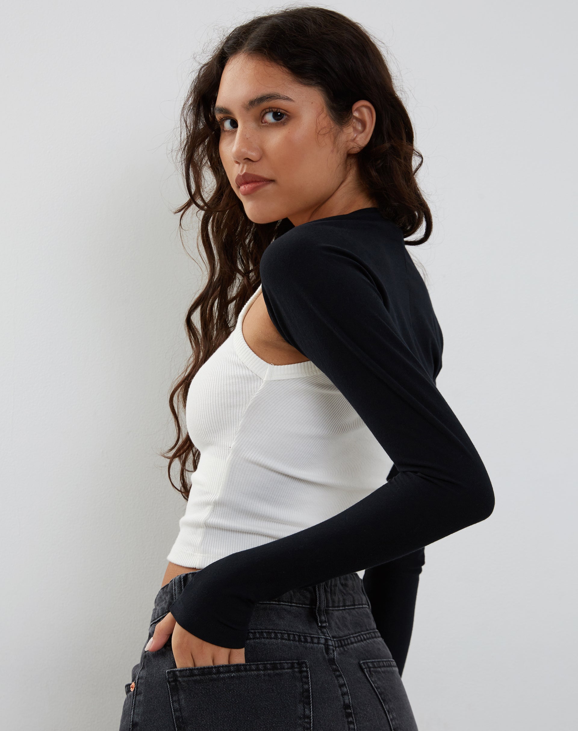 Imagen de Ladri Shrug Top en licra negra