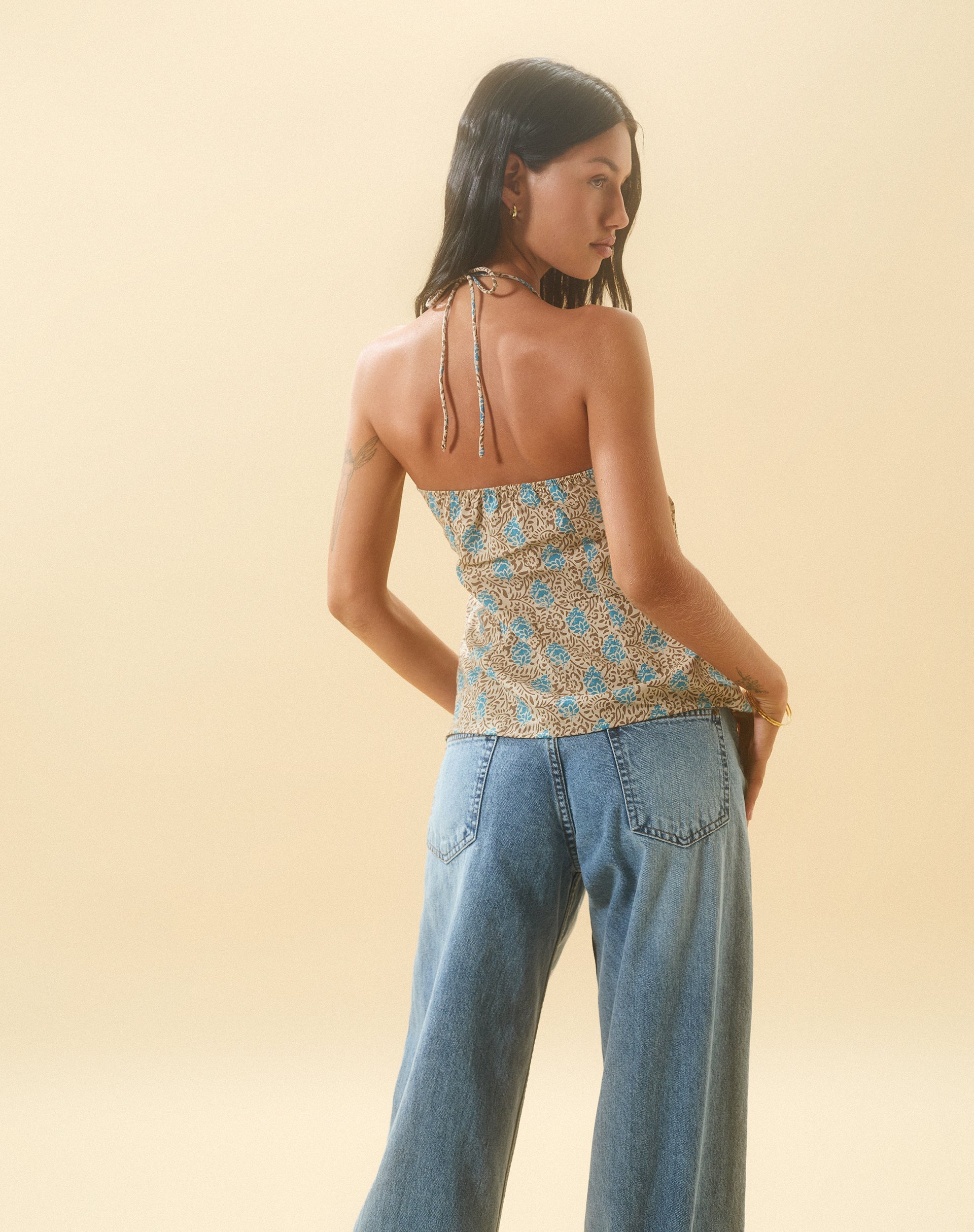 imagen de Laeri Top Cuello Haltern en Bohemian Batik Azul Marrón