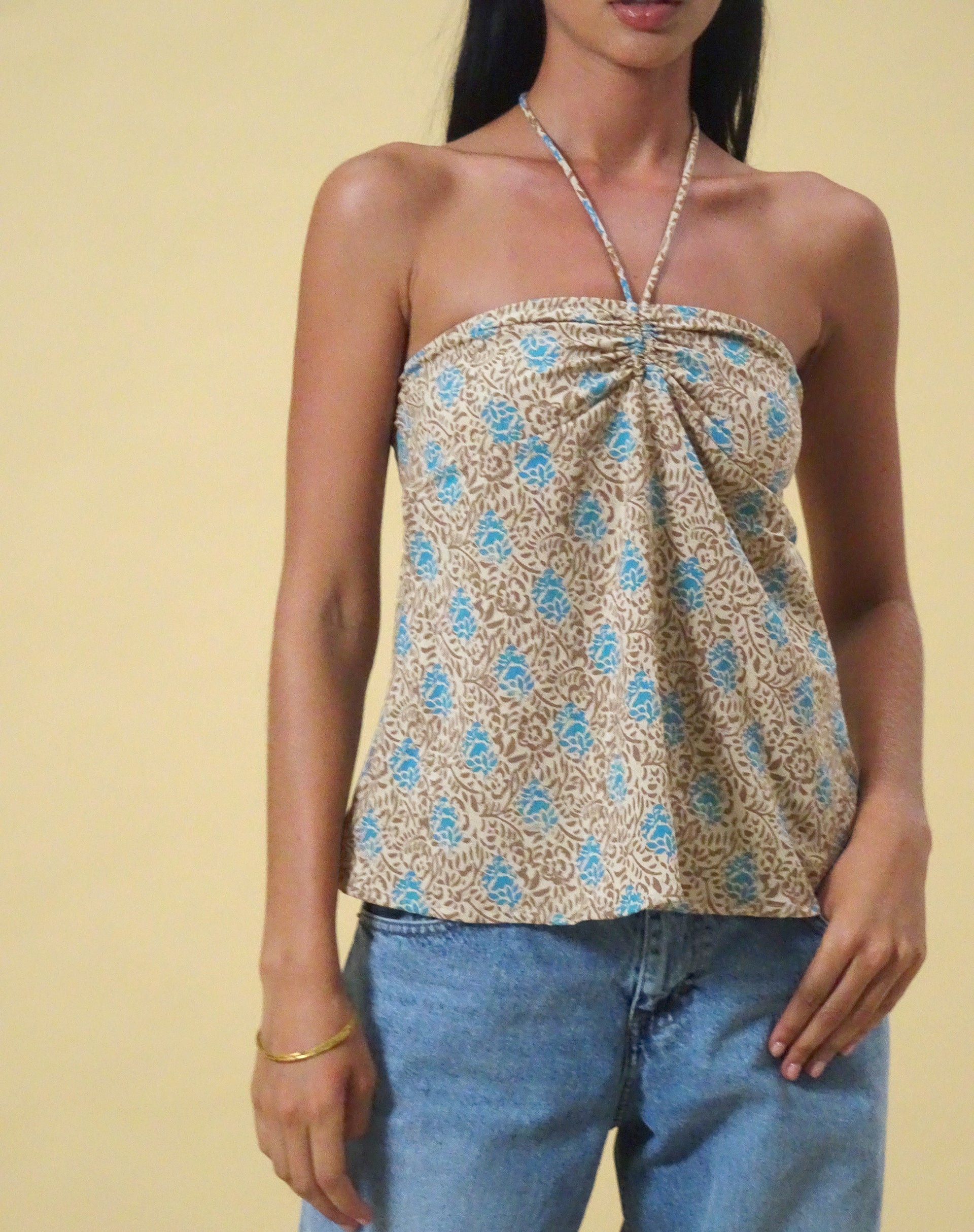 imagen de Laeri Top Cuello Haltern en Bohemian Batik Azul Marrón