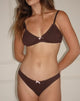 Imagen de Adrienne Tanga en Jersey Chocolate con Lazo Rosa