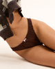 Imagen de Adrienne Tanga en Jersey Chocolate con Lazo Rosa