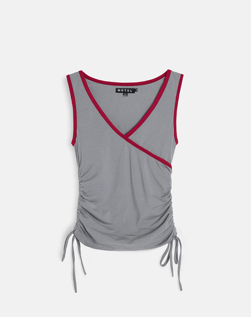 Imagen de Laird Wrap Top gris con ribete rojo Adrenaline