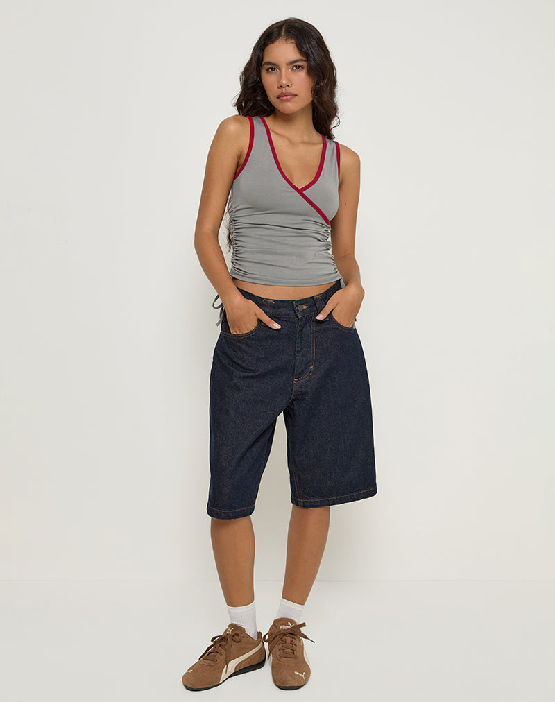 Imagen de Laird Wrap Top gris con ribete rojo Adrenaline