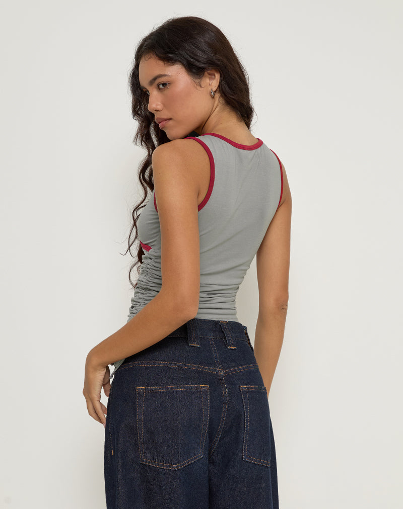 Imagen de Laird Wrap Top gris con ribete rojo Adrenaline