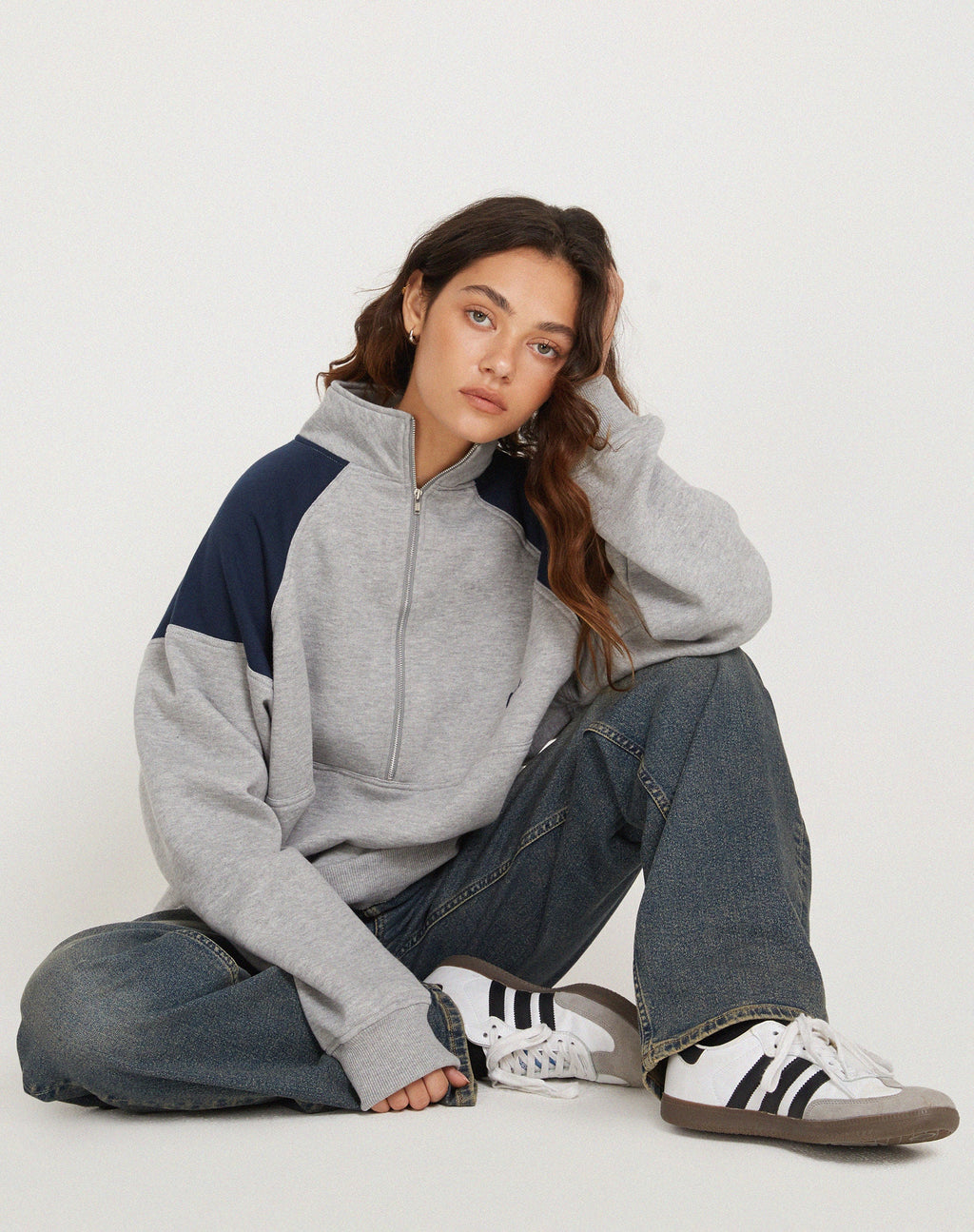 Sudadera Laksa en gris y marga azul marino