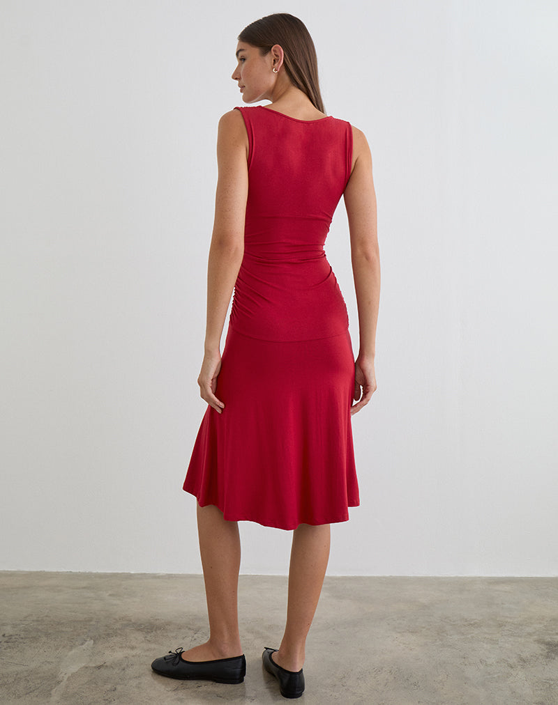 Imagen del vestido midi Laluma en rojo adrenalina.