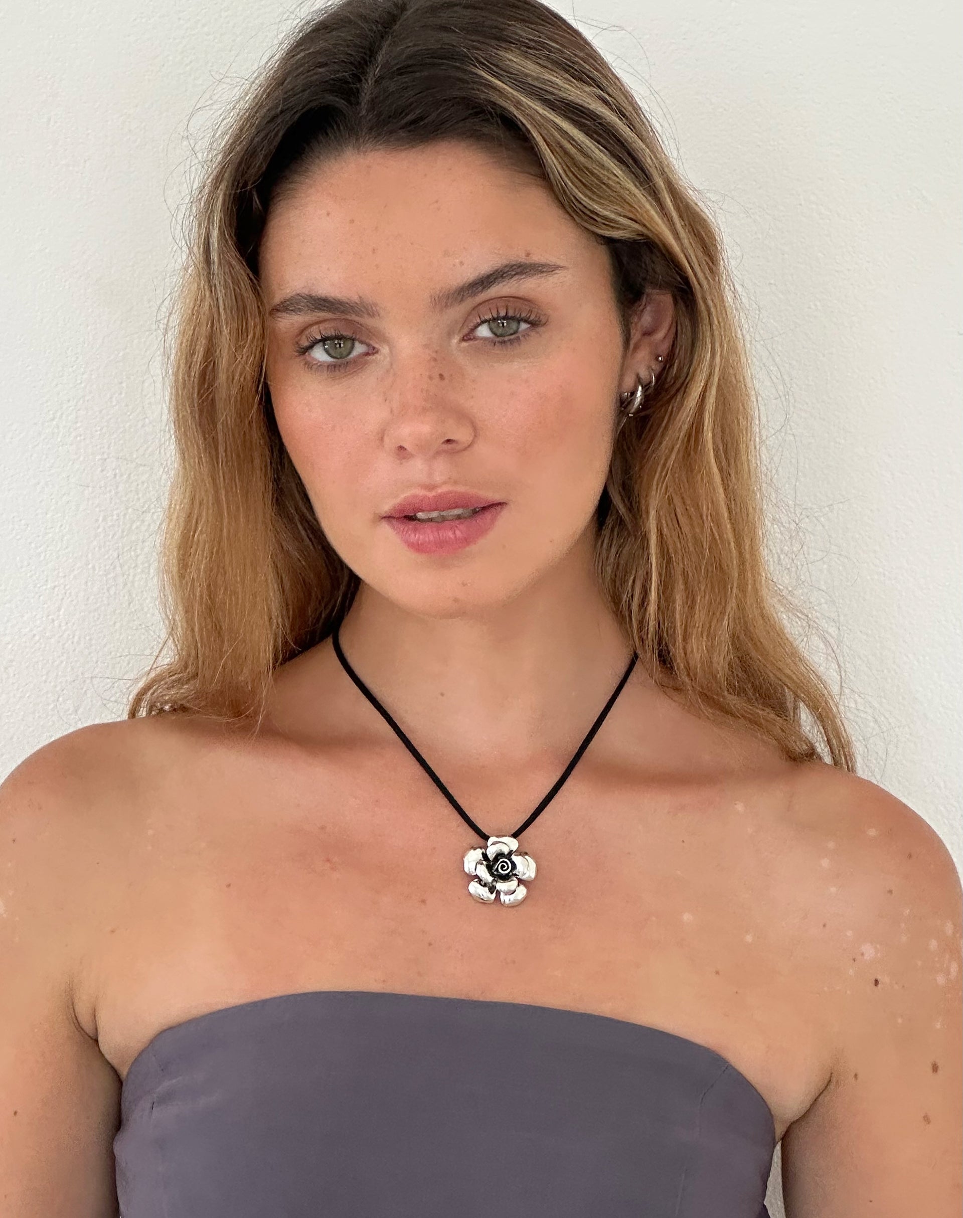 Imagen del collar Lana Cord Rose de Gemini Jewels
