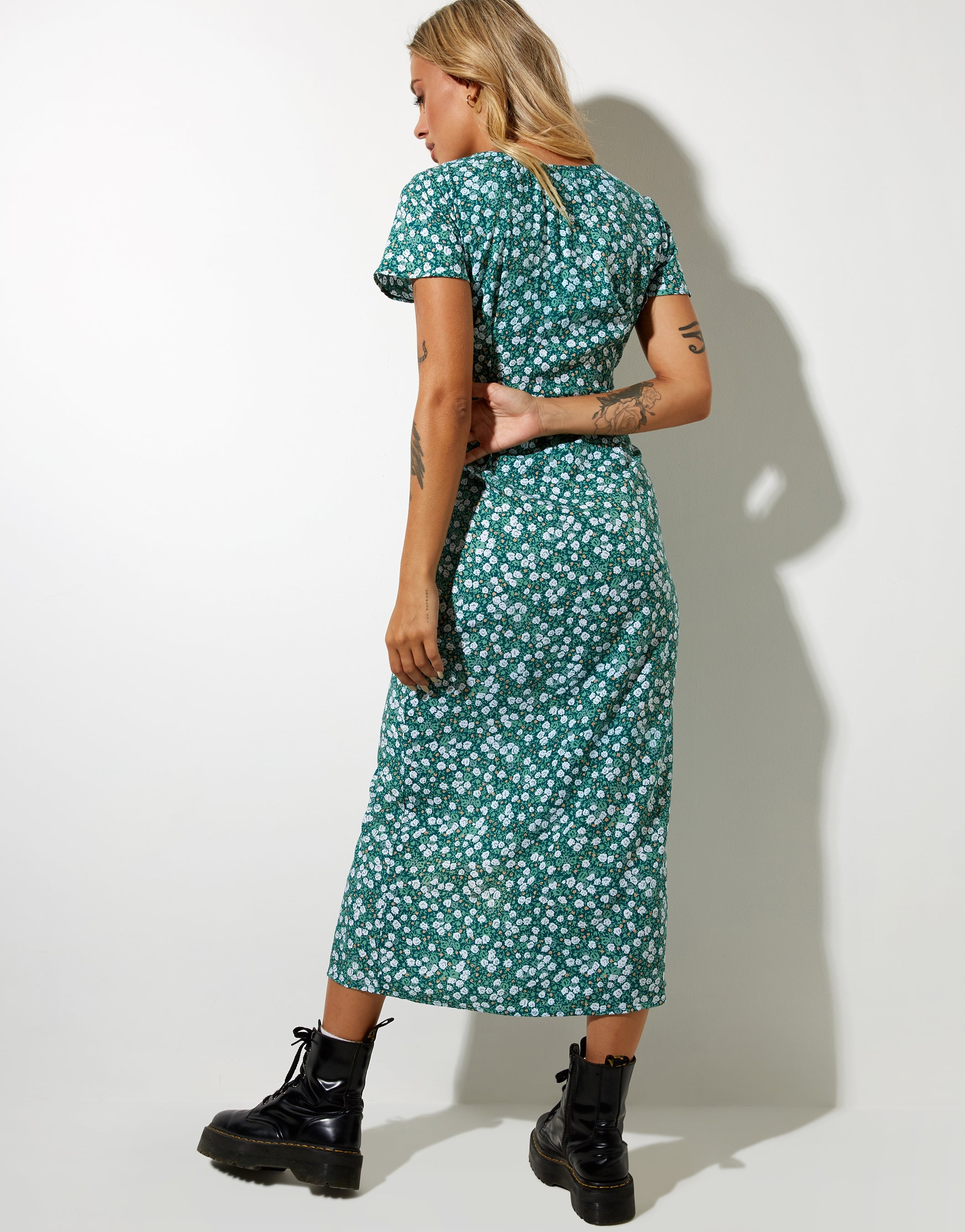 Imagen de Larin Vestido Midi en Floral Campo Verde