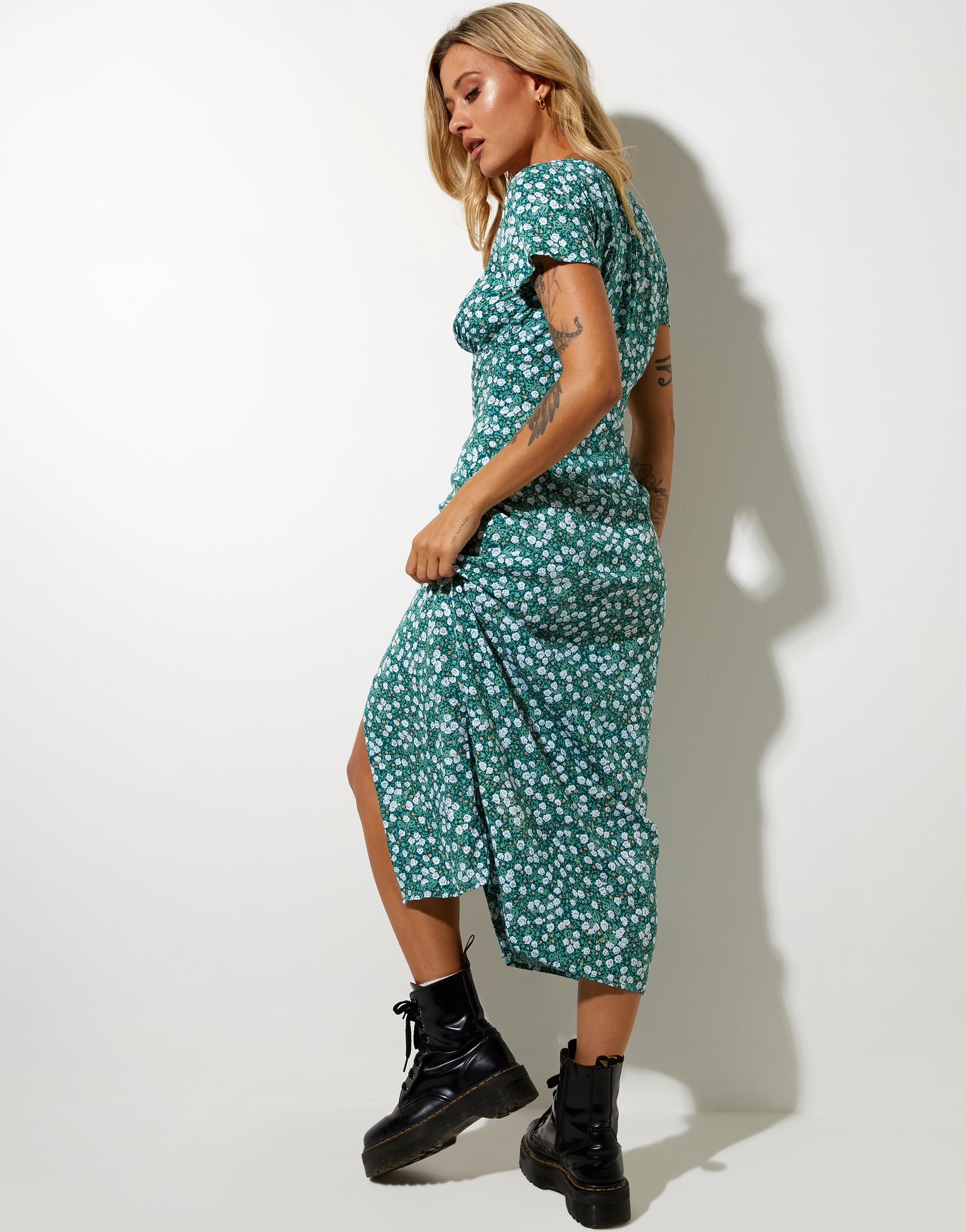 Imagen de Larin Vestido Midi en Floral Campo Verde