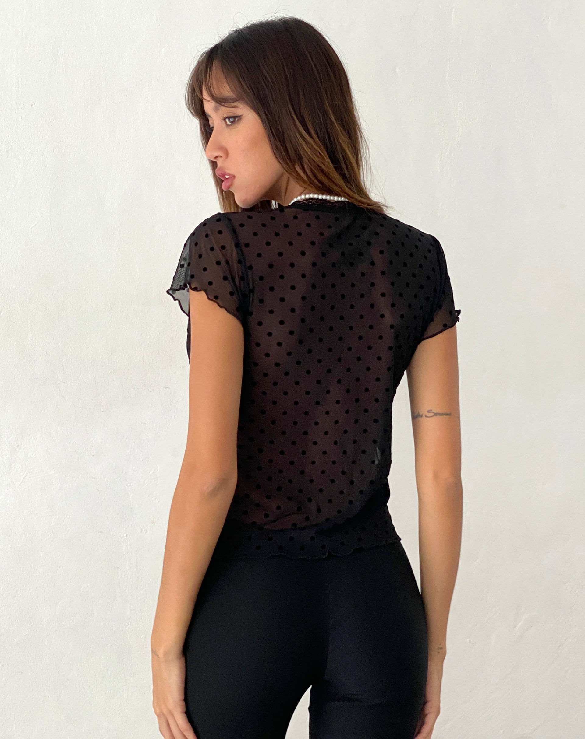 Imagen de Lavanya Top Mariposa en Polka Negro Flock