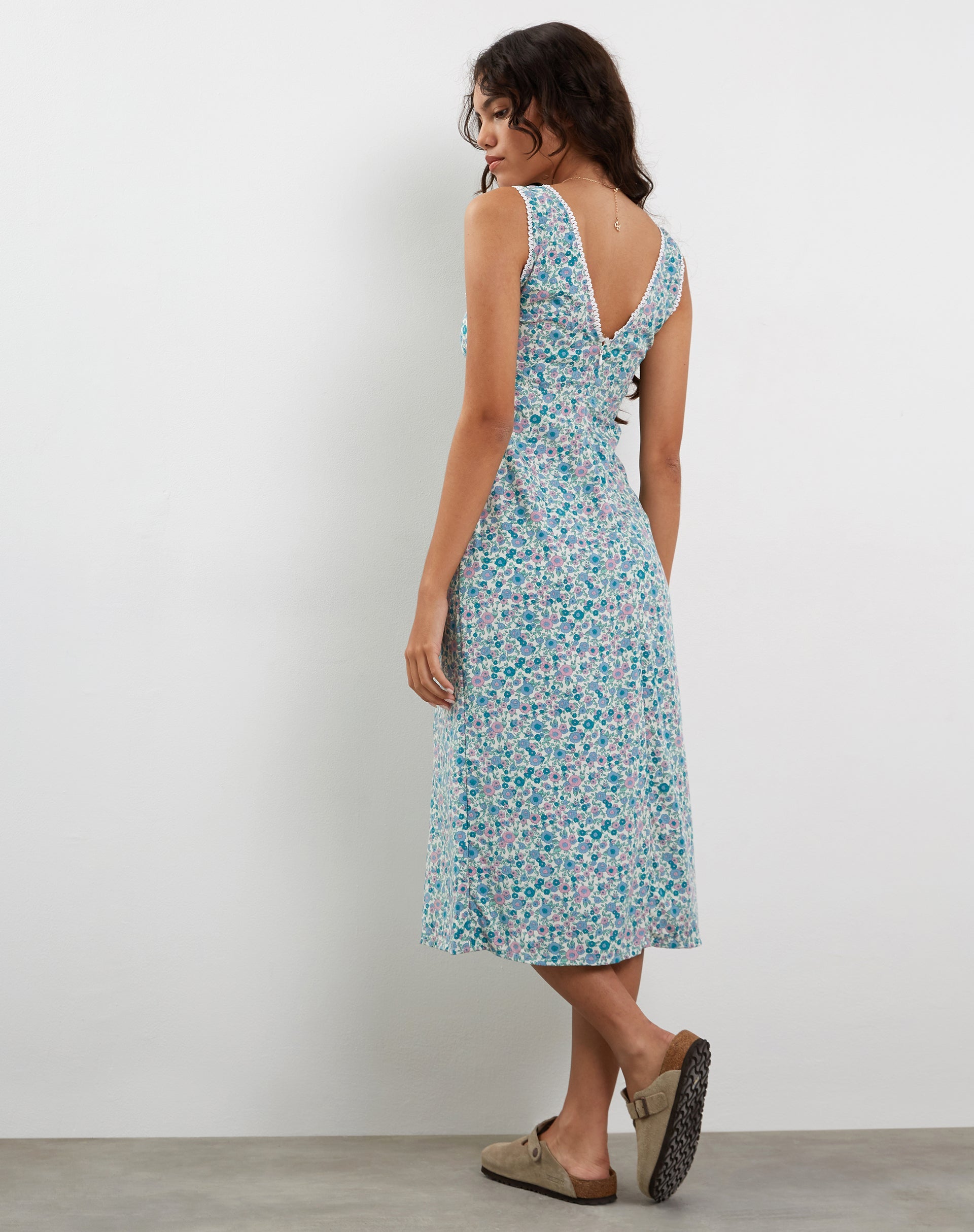 Imagen del vestido Lavisha Midi en azul Flower Power