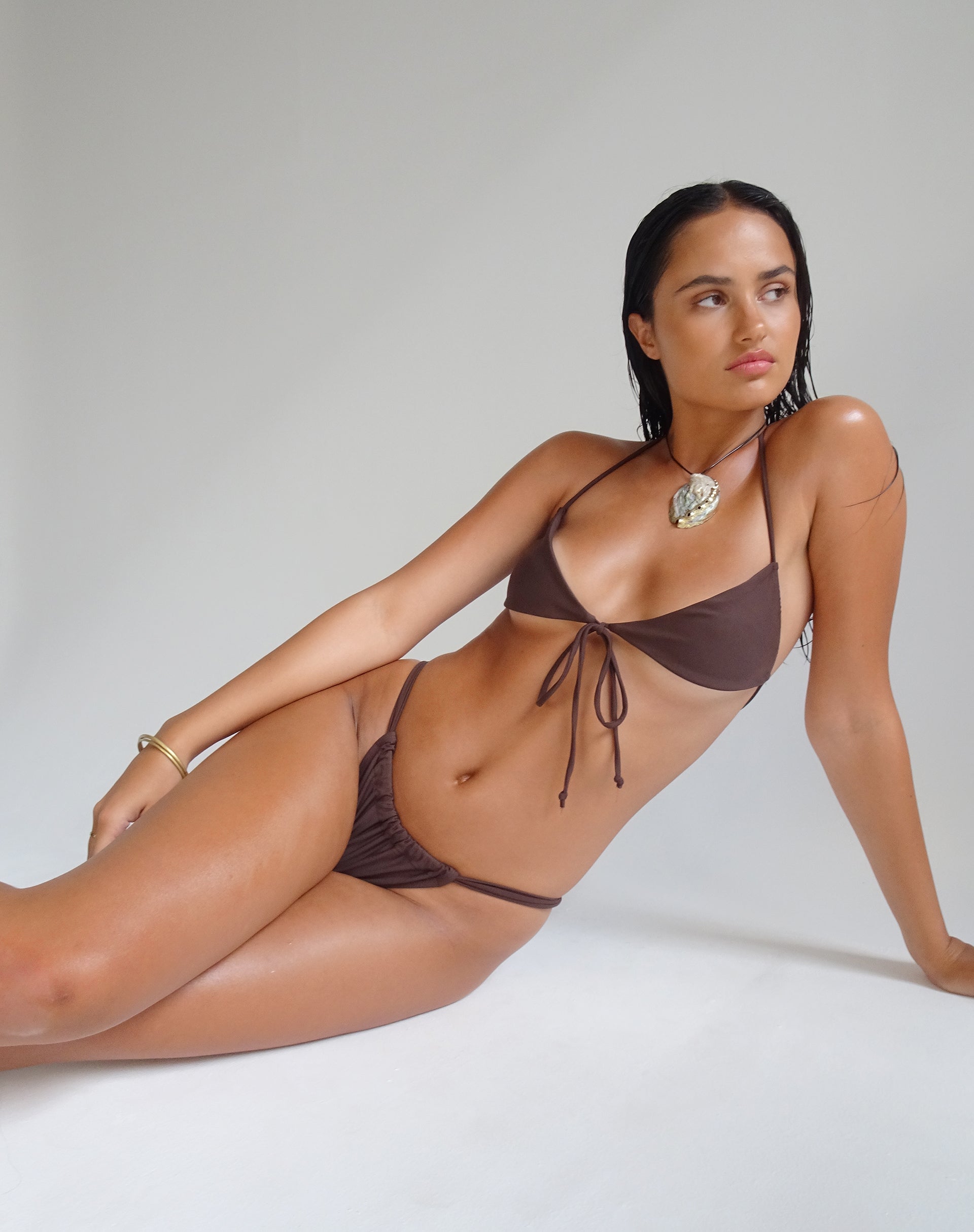 Imagen de la braguita de bikini Voltera en marrón coco