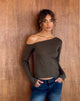 Imagen de Ledez Asymmetrical Slouchy Top en tejido Jersey color Oliva