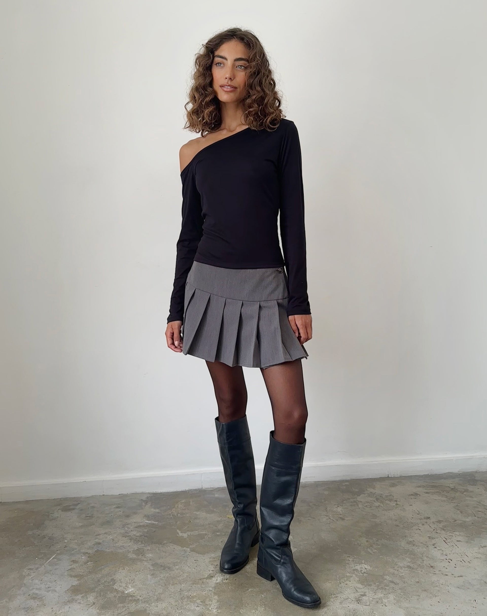 Imagen de Ledez Asymmetrical Slouchy Top en tejido Jersey negro