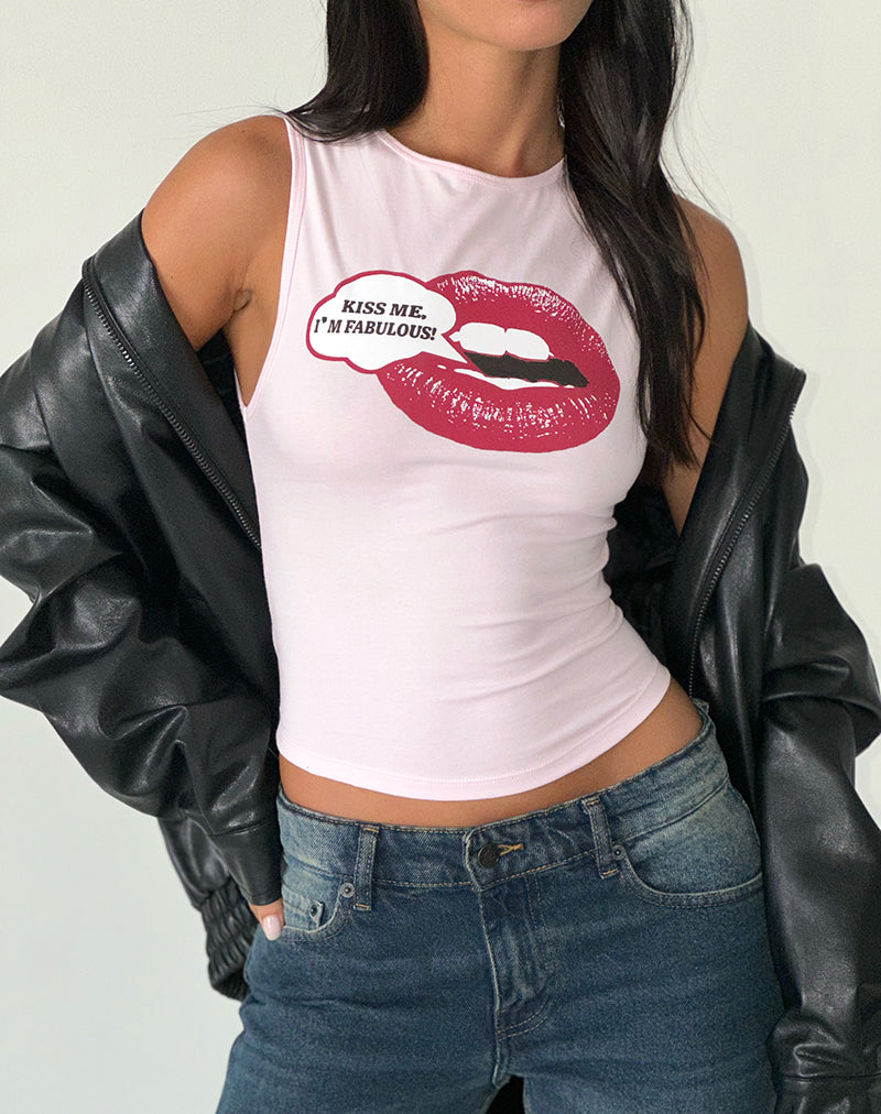 Camiseta de tirantes Leen en rosa con gráfico Kiss Me I'm Fab