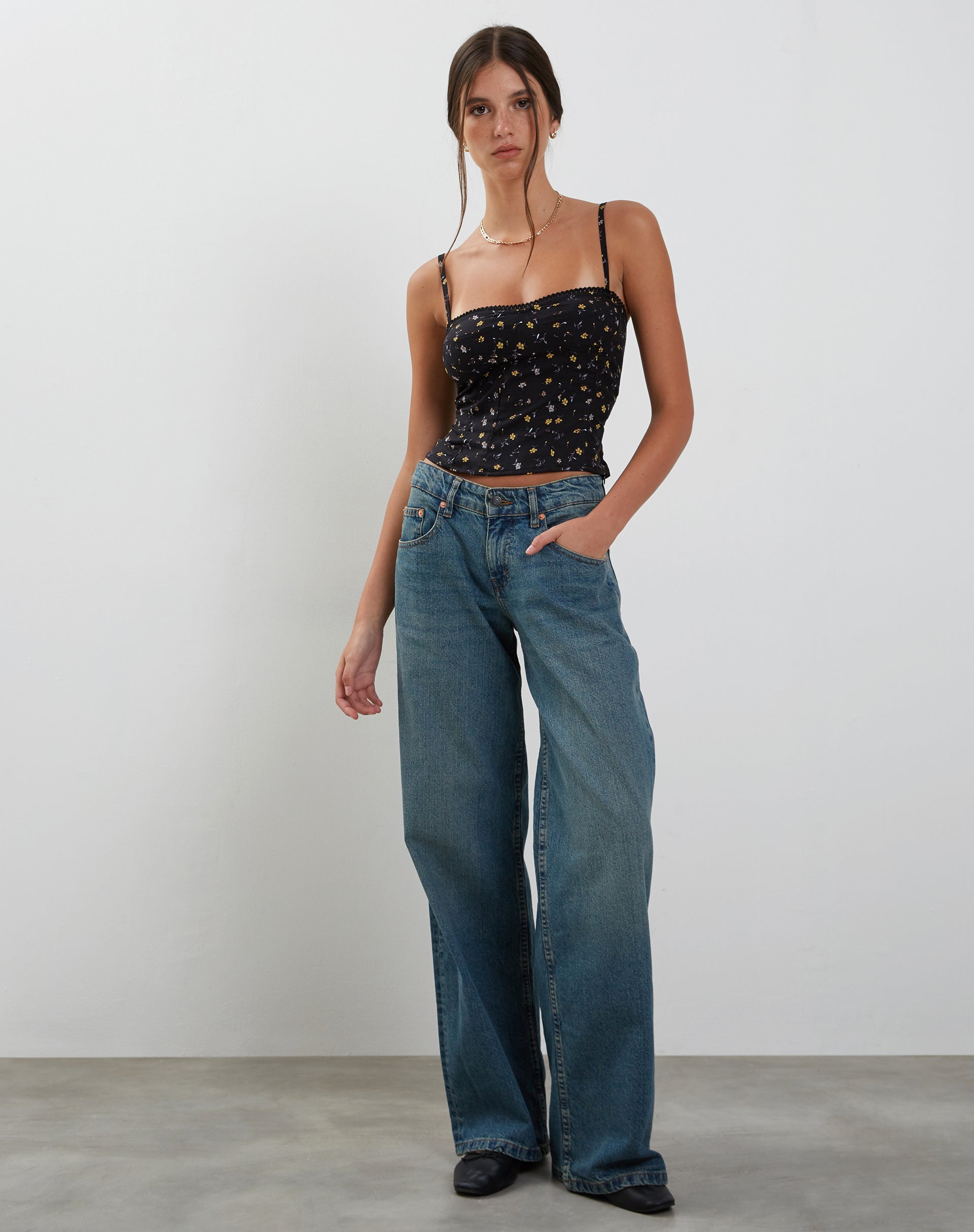 Imagen de Leif Cami Top en negro Pretty Petal