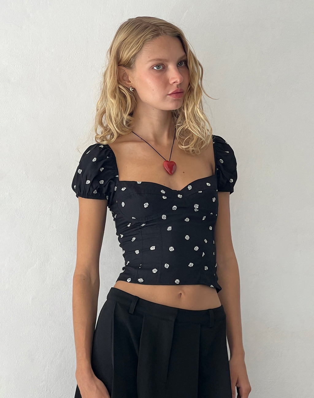 Leify Sweetheart Top en Ditsy Rose Negro